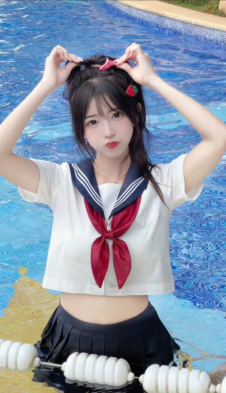 希希子出生于2002年12月29日,来自河北,摩羯座小姐姐