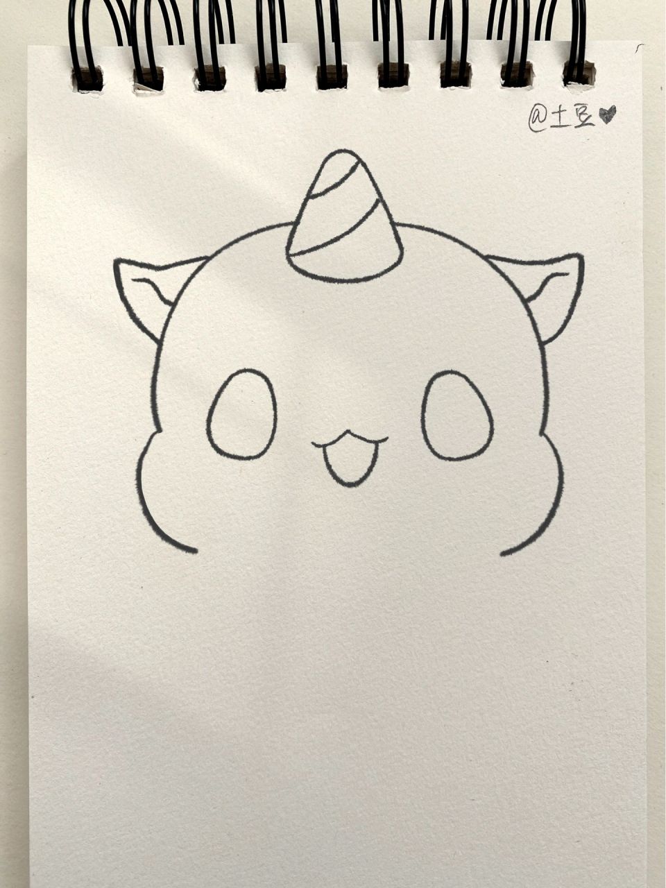 画100个可爱简笔画第44天 有人知道我今天画的是谁吗 	 对啦!