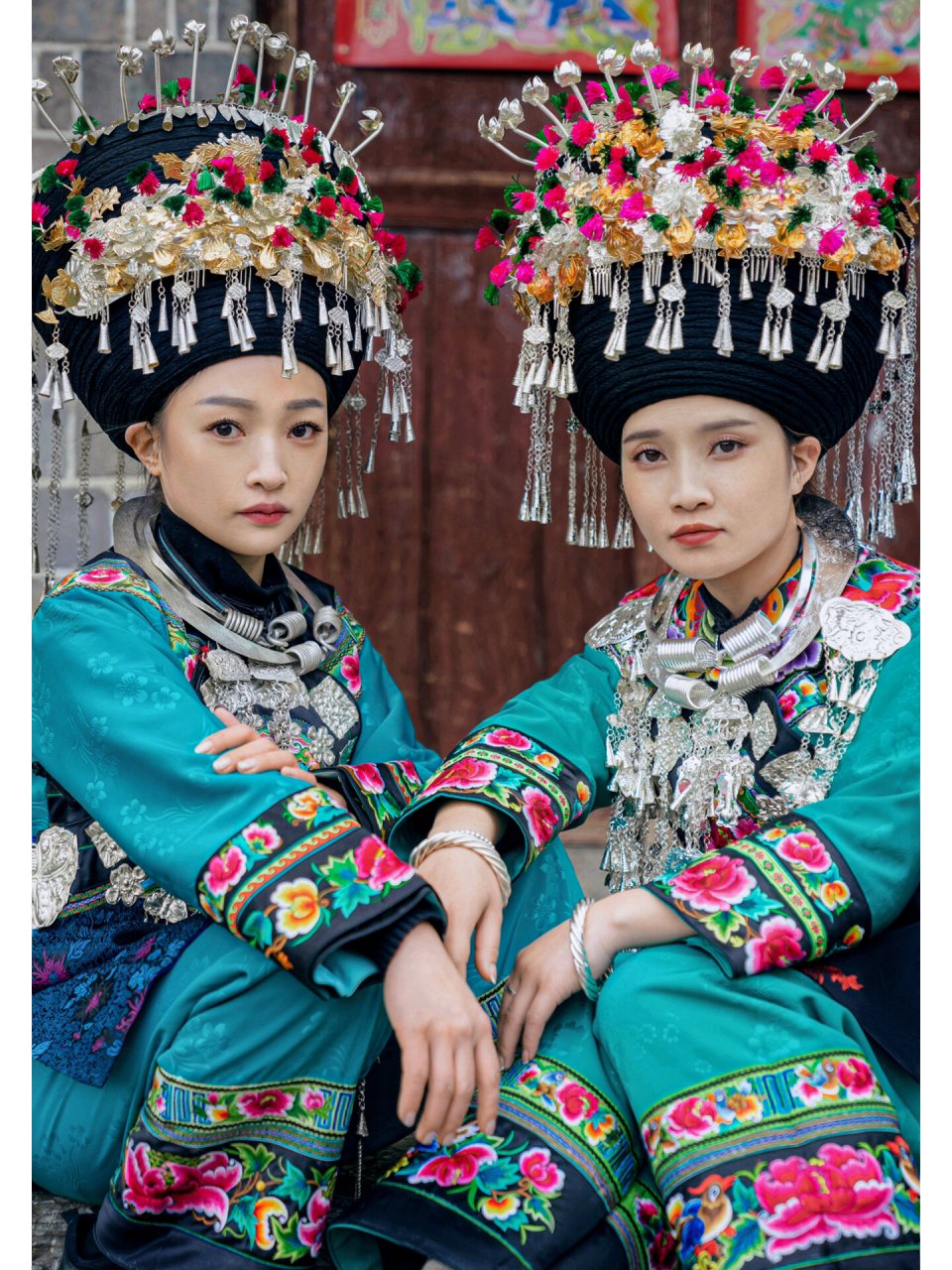 首先我是湖南湘西土家族苗族自治州的土生土长苗族人