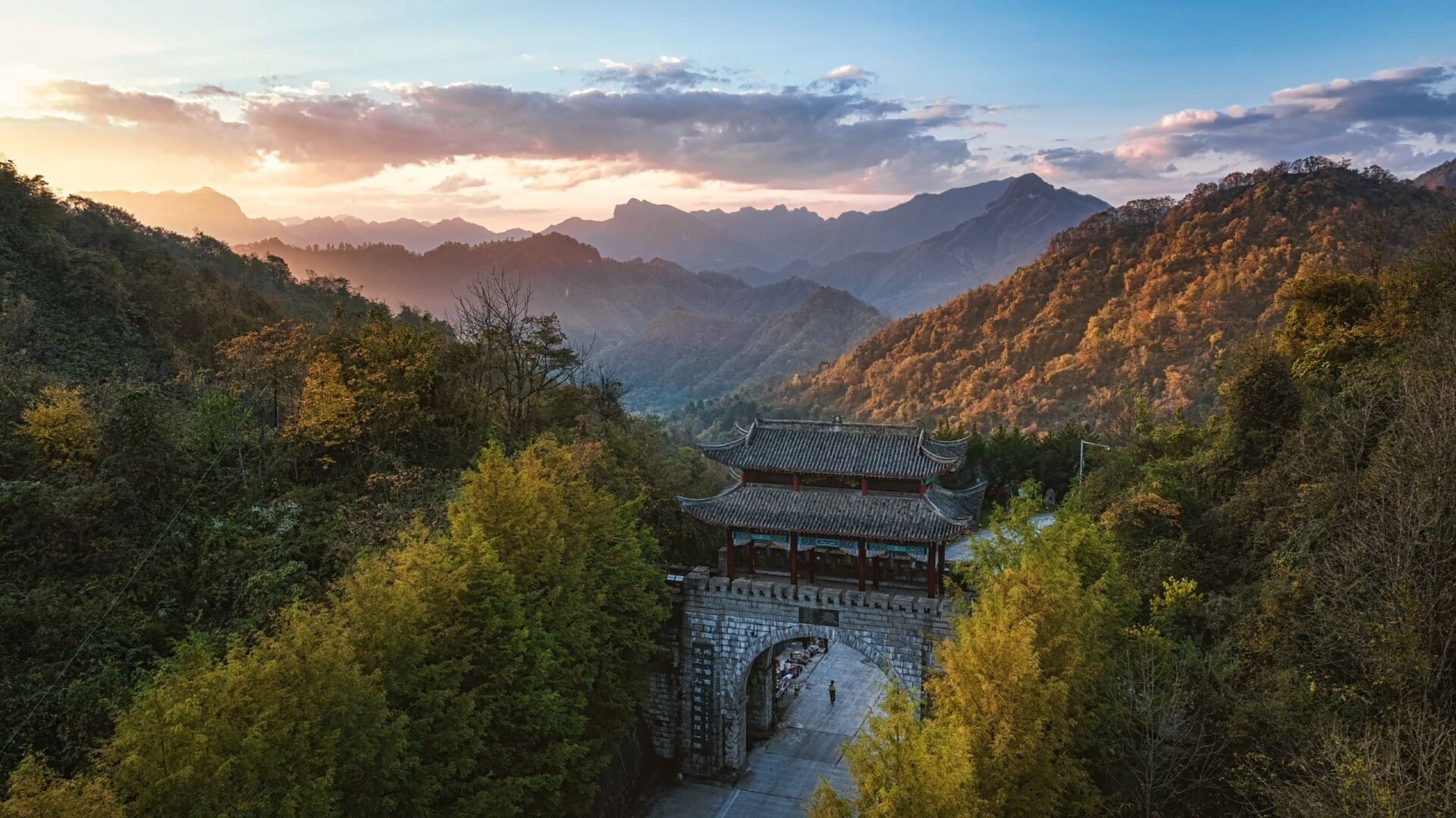 都是秋 每年十月中旬到十一月上旬的二十天,是巴中米仓山最漂亮的时节
