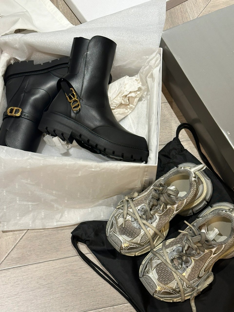 巴黎世家3xl鞋带丢了怎么办  俺的鞋带在香港走着走着就断了 然后在t