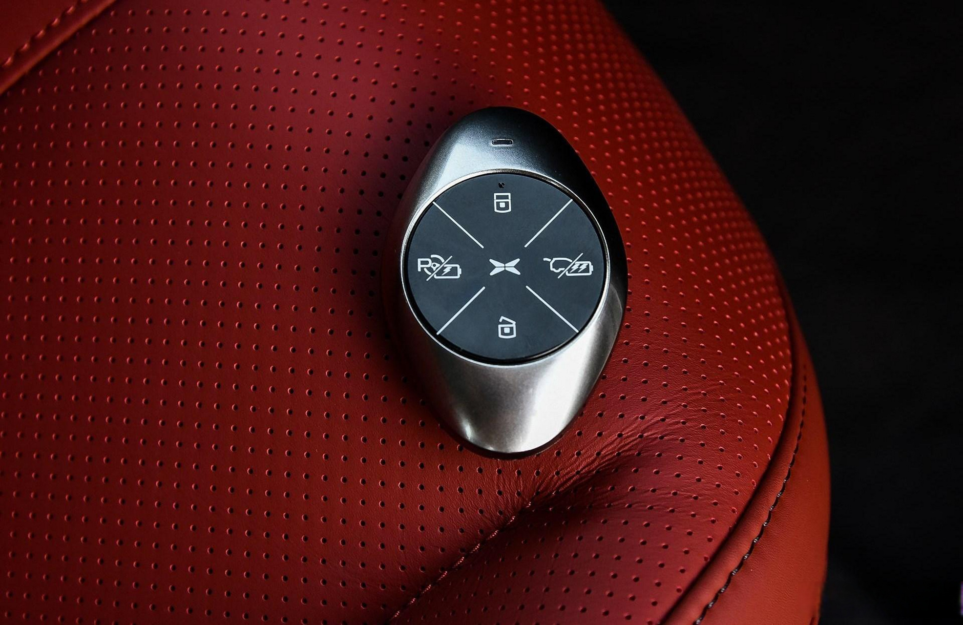 看看小鹏g6的钥匙 再来看看小鹏p7的钥匙 为什么差距这么大呢?