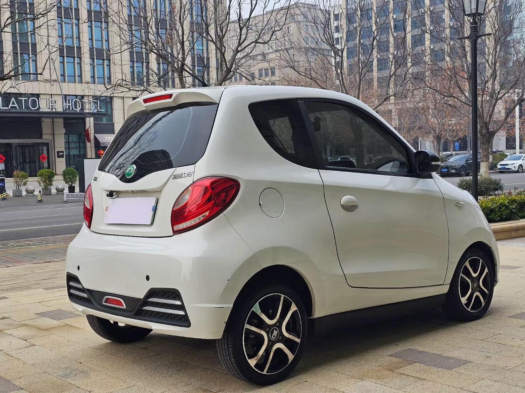 17年知豆d2乐享版,续航里程155km,3门2座,真皮座椅,触控液晶屏,电动后