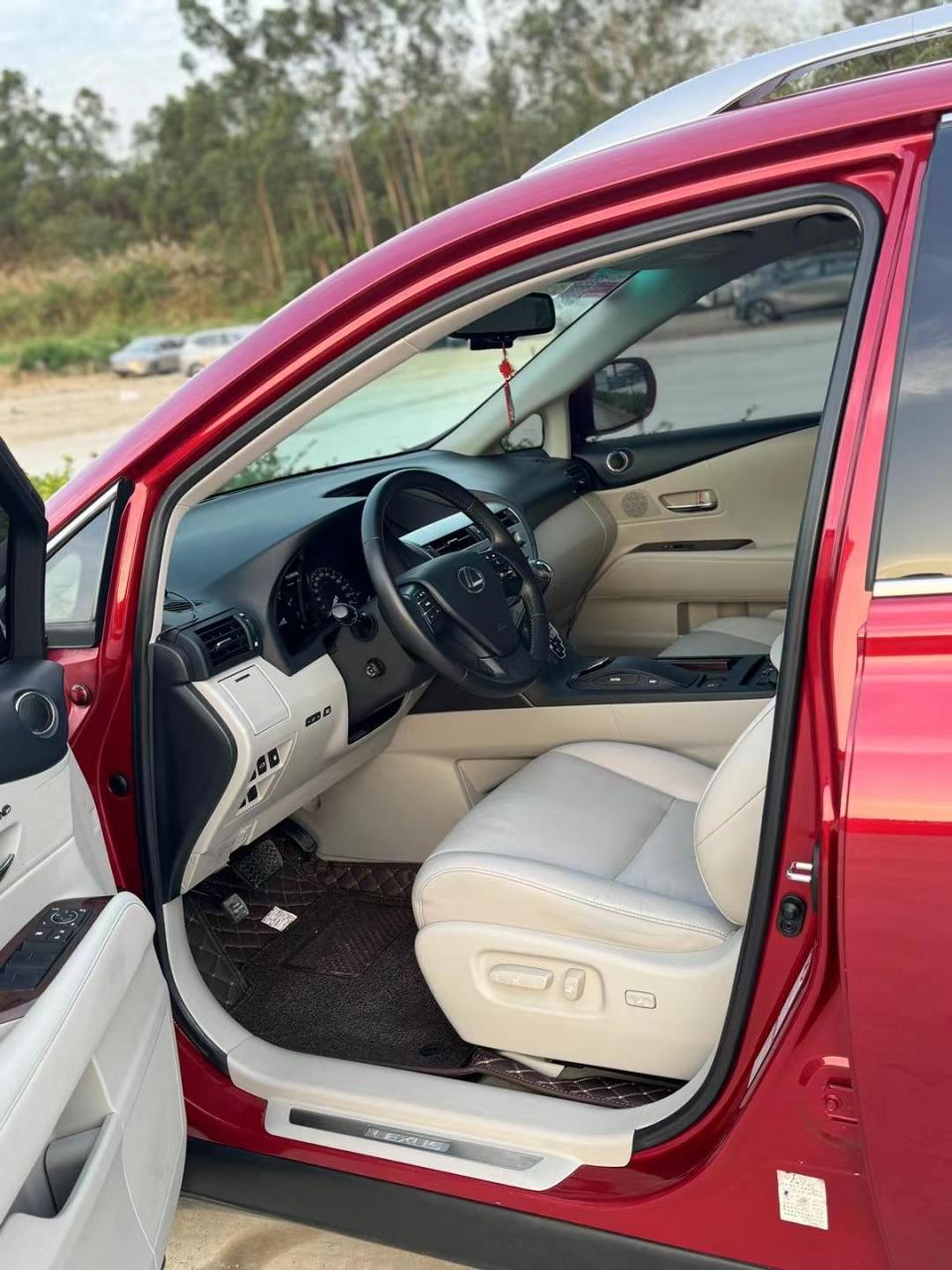 11年上牌雷克萨斯rx270豪华版,最高配置59.