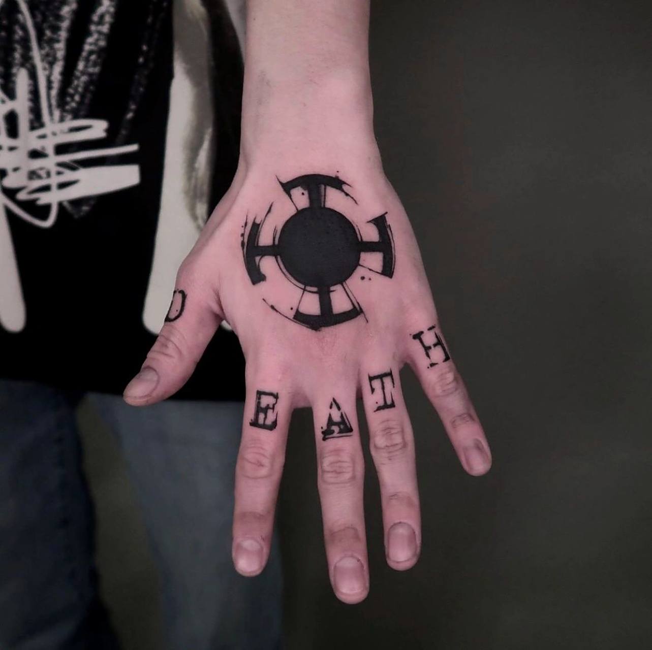 dan bao tattoo | 特拉法尔加·罗| 手背纹身 dan bao tattoo