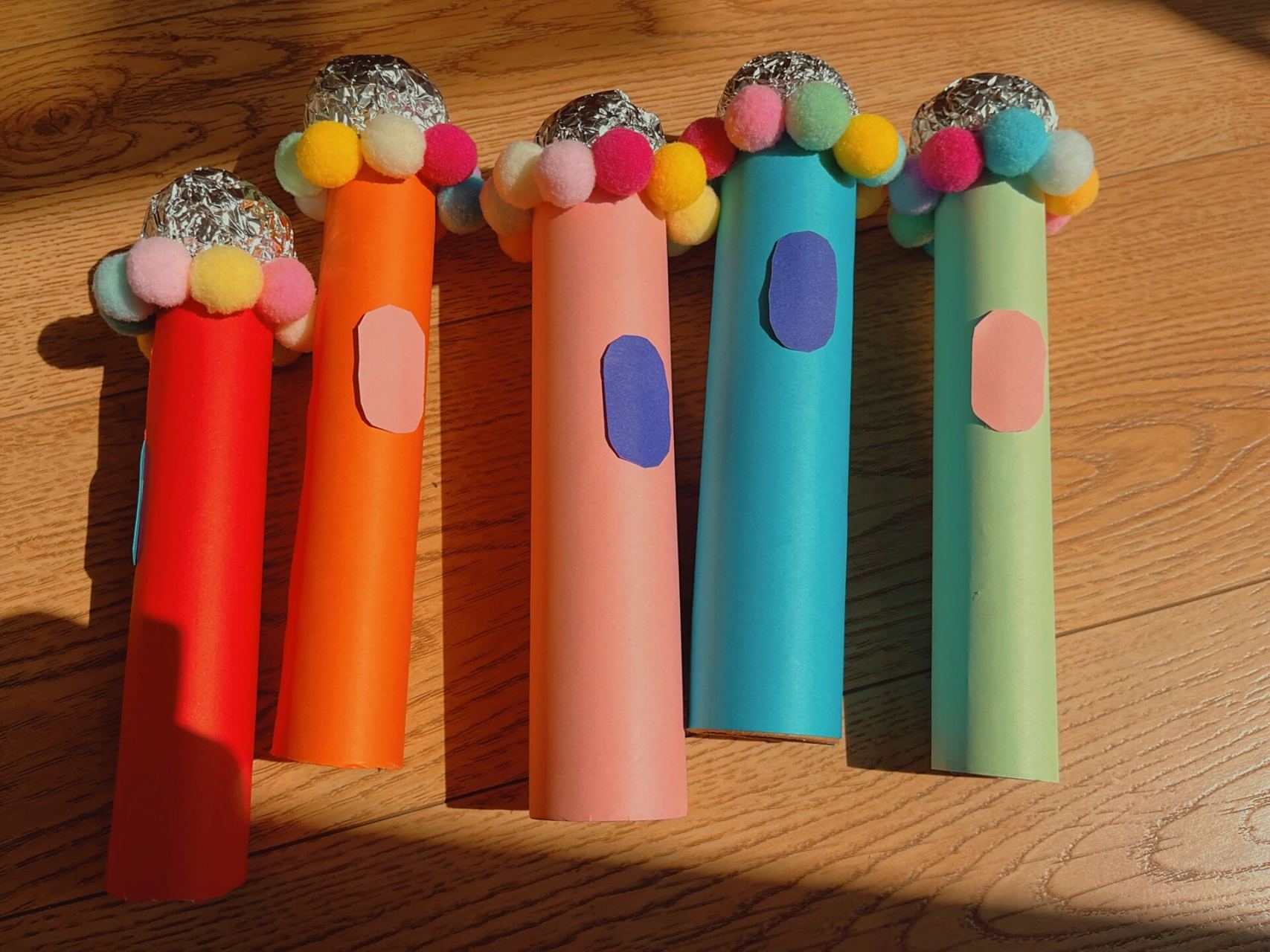 表演话筒自制模具 自制话筒 材料:废旧纸筒,锡箔纸