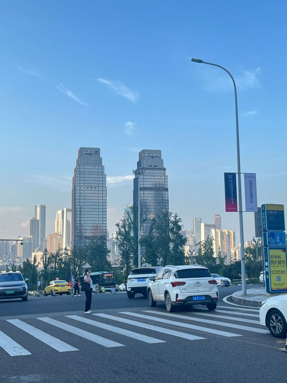 重庆之南滨路 长江国际09 重庆之南滨路 长江国际09 下地铁以后走