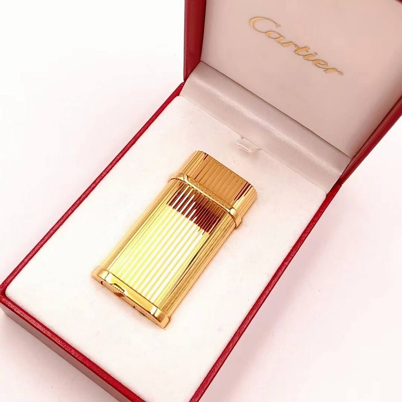 卡地亚打火机    卡地亚 99新库存品镀金宽版卡地亚气体打火机特价