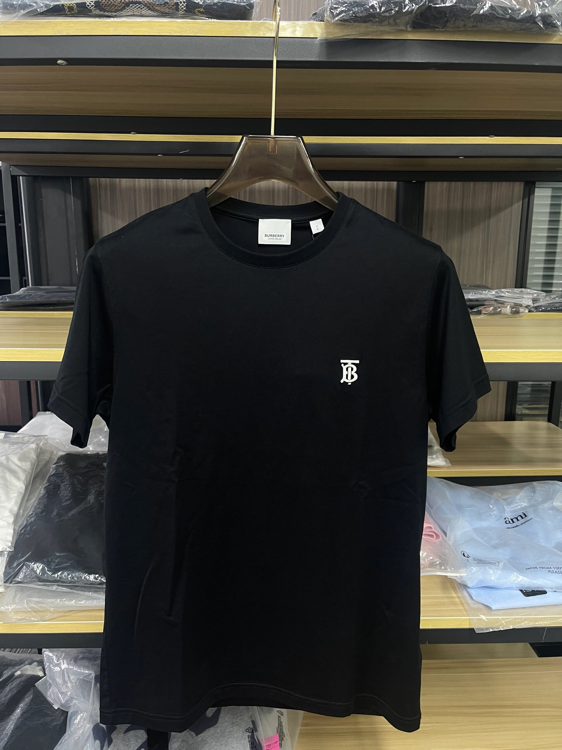 burberry博柏利巴宝莉黑色tb刺绣logo短袖t恤 size:xs～xl 99新已挂