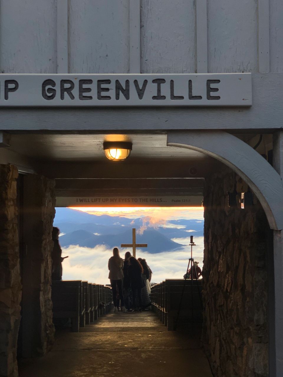 symmes chapel 日出 第一天是个雨天 教堂里云雾蒙蒙有好闻的木头香味