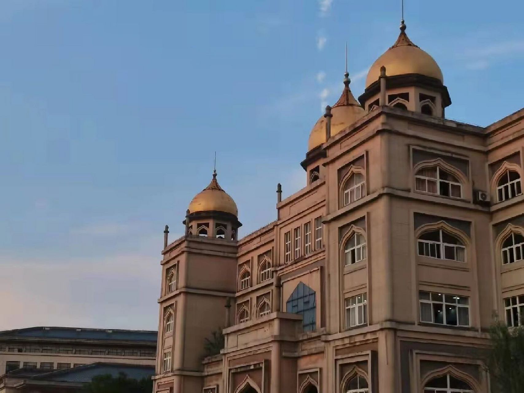 江西外语外贸职业学院757575 学校在瑶湖校区,风景优美,空气