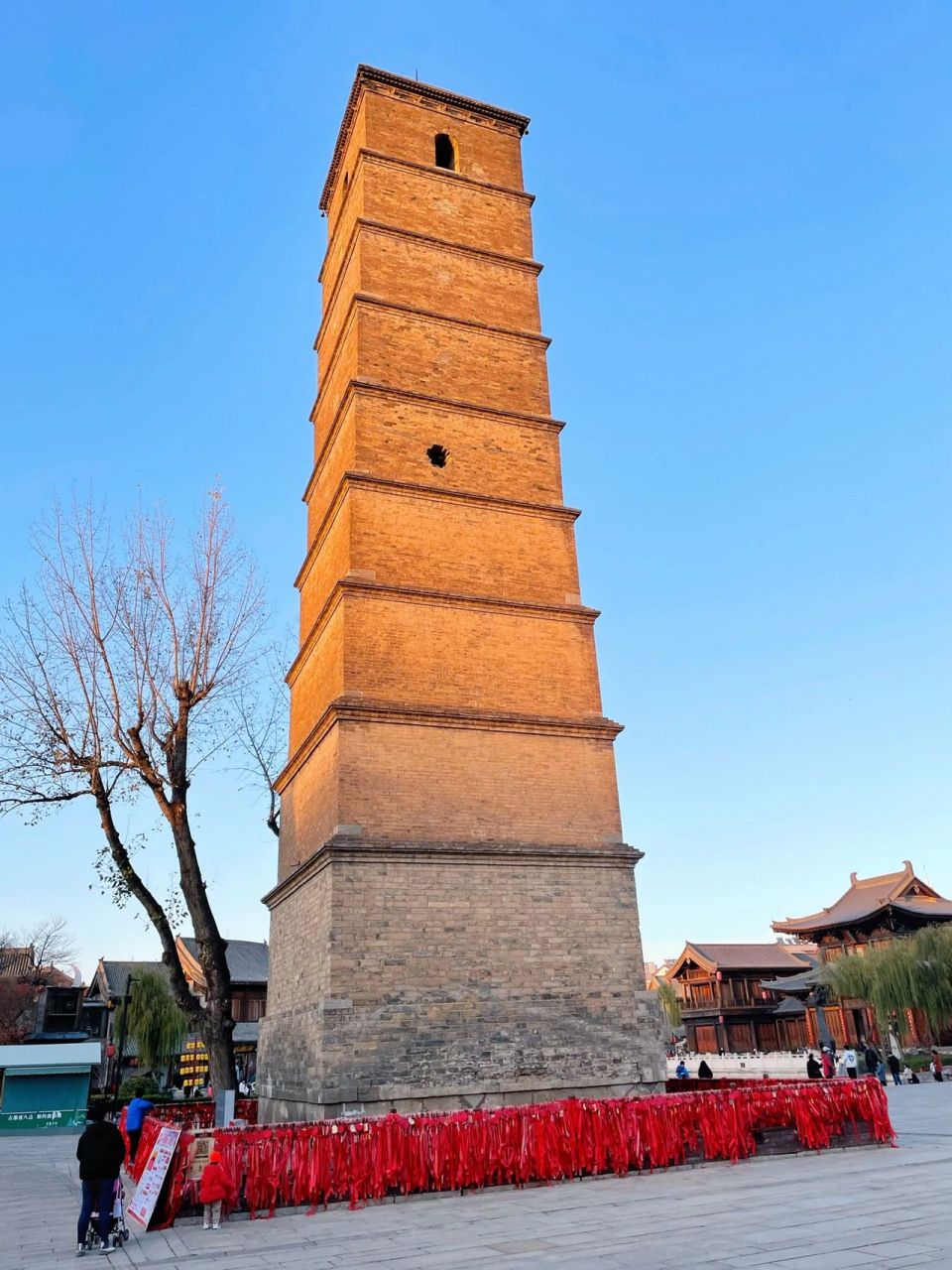 洛阳的洛邑古城有座文峰塔 洛阳的文旅资源及其丰富,好好发展一下大有