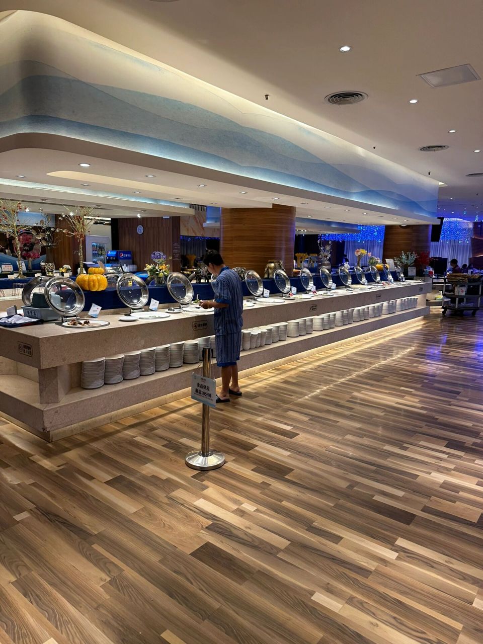 【水会】九号行馆水疗城 占地:非独栋水会.在大厦的某几层楼.