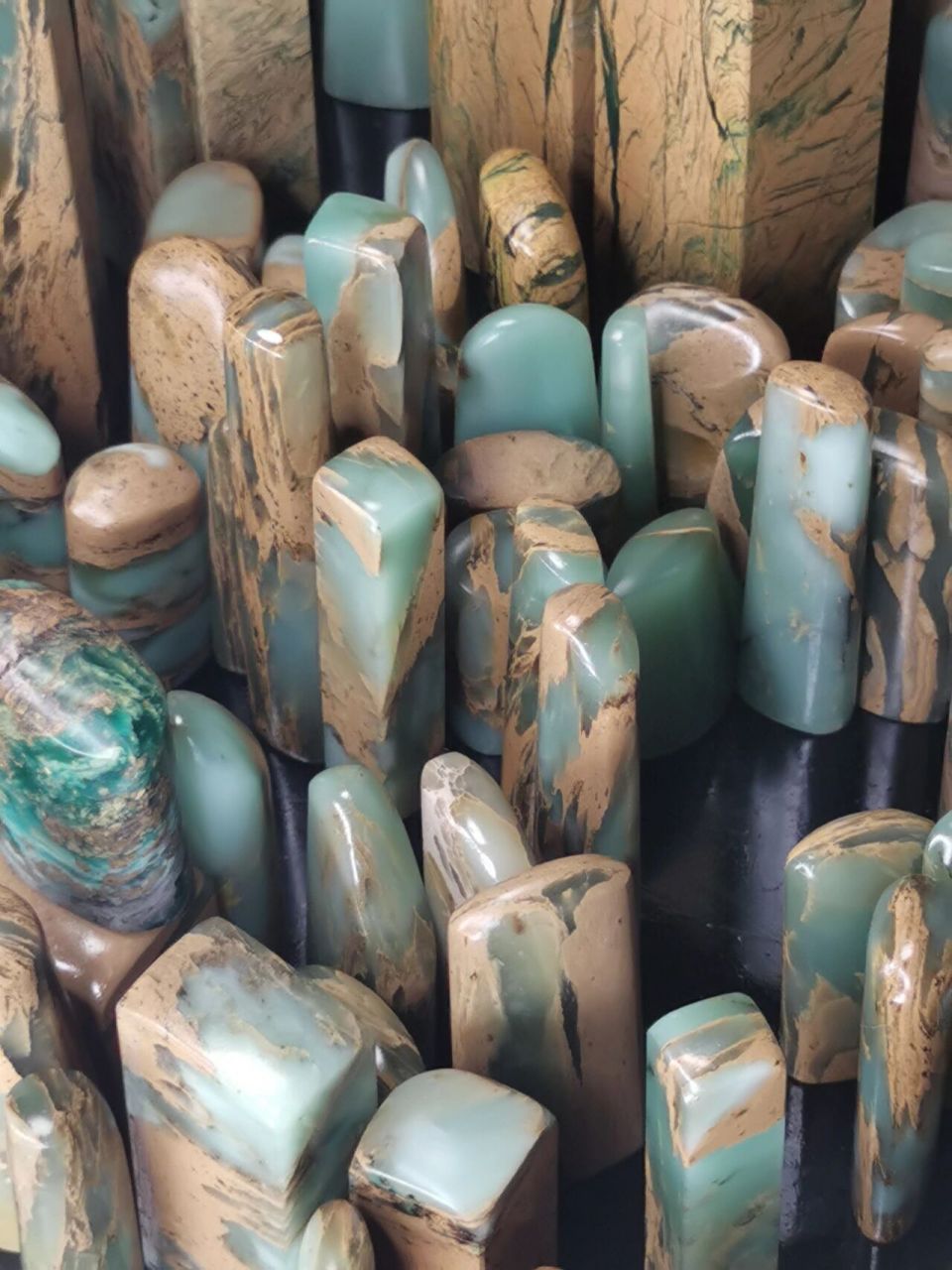 雅安绿冻石 雅安绿石产地在石棉县,地处四川省西南部,雅安市最南端.