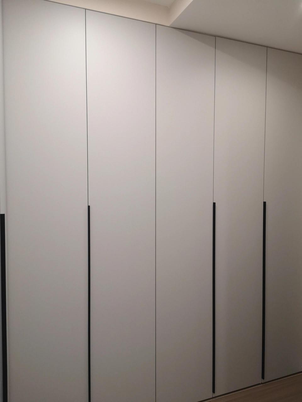 水晶灰pet肤感柜门 8215没有翻车的水晶灰,水晶灰搭配多乐士白