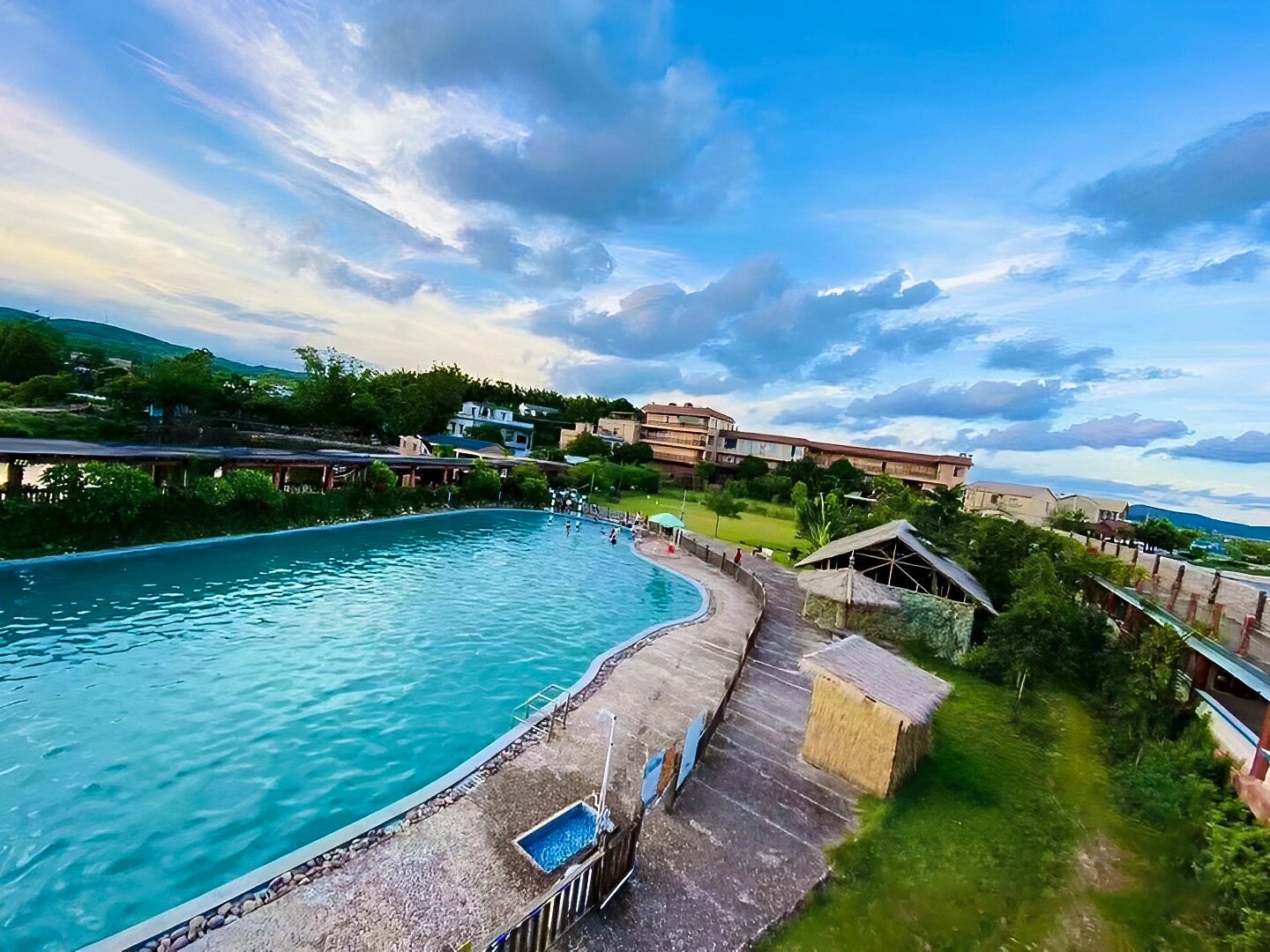 7515关于我们 ◆七彩贝丘湾红树林海景酒店位于防城港