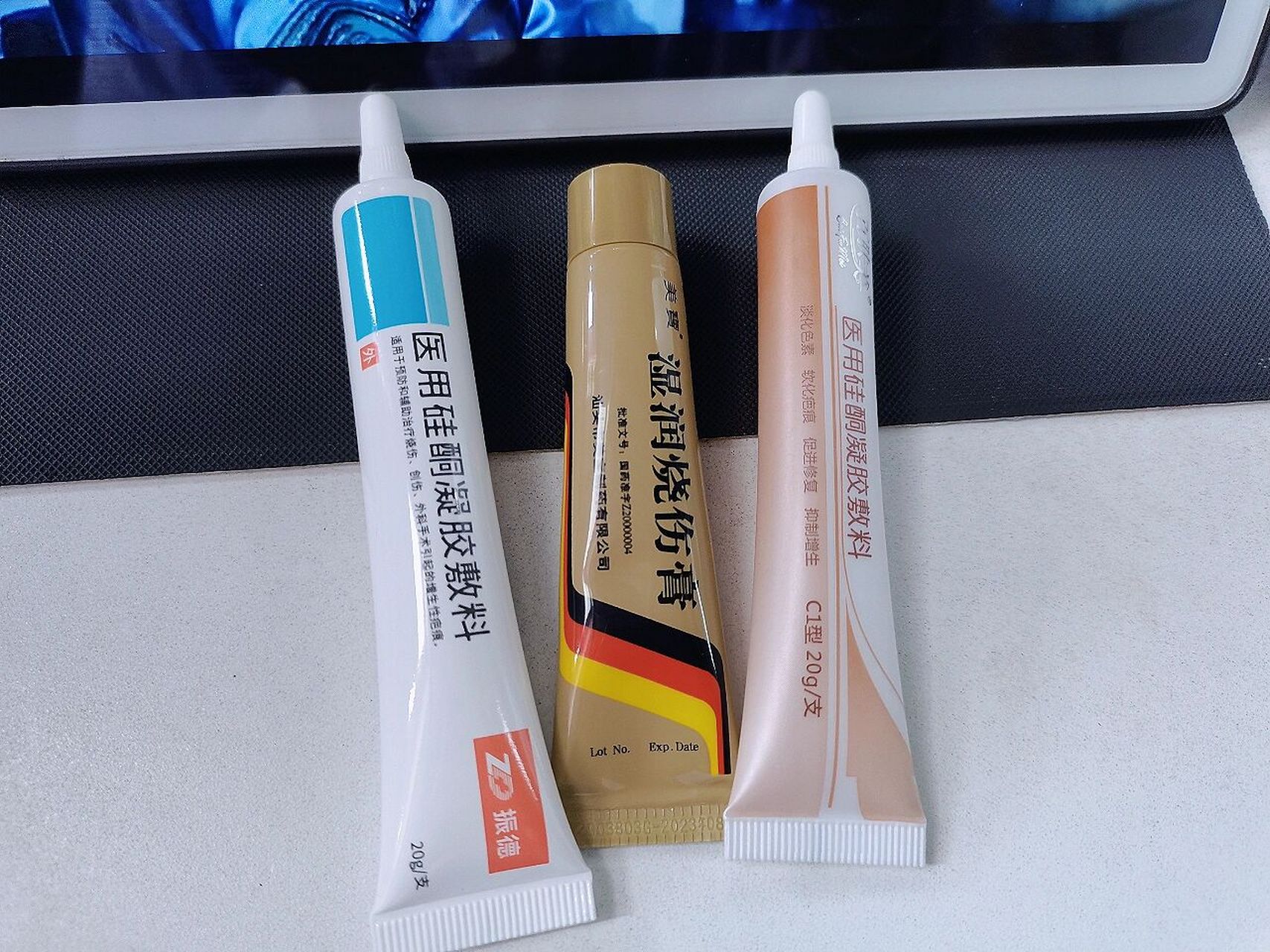 烫伤天花板(美宝湿润烫伤膏) 首先我要极力夸夸这款美宝烫伤膏,简直绝