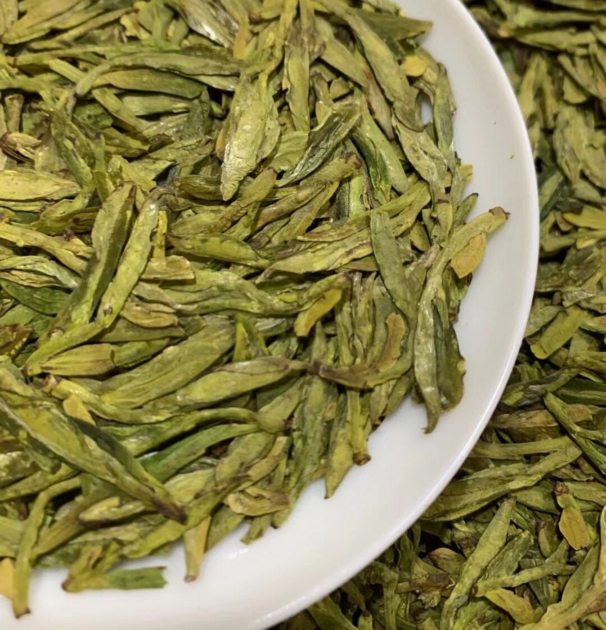 每天学一点茶知识|大佛龙井    大佛龙井,产于浙江省新昌县,创制于20