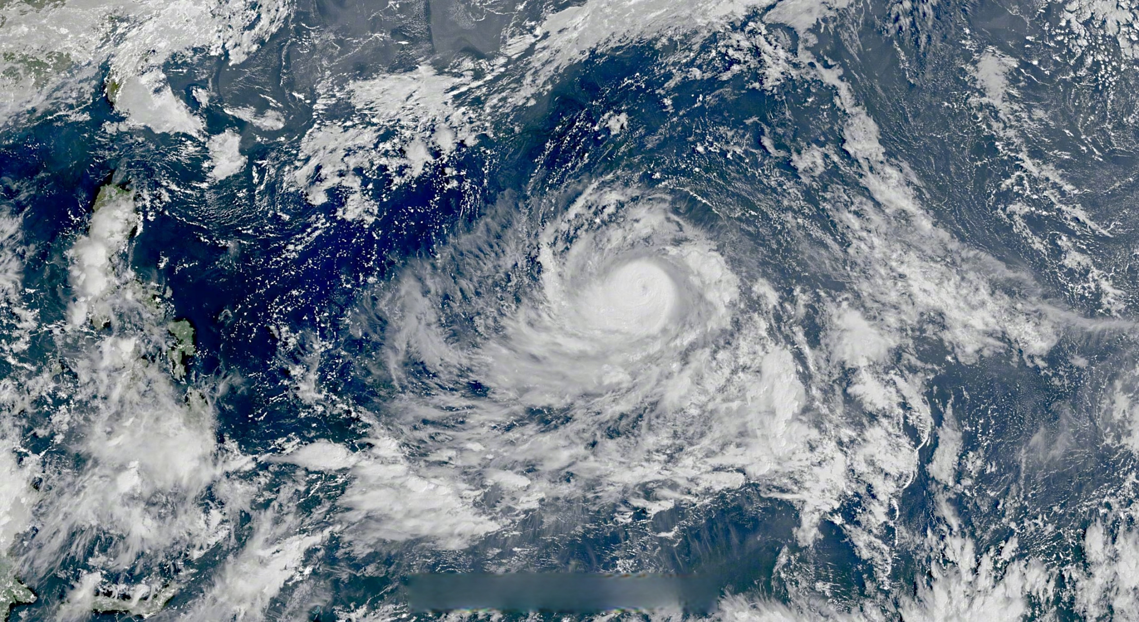 台风玛娃# 台风玛娃在经过关岛时恰逢眼壁置换周期,强度略有下降.