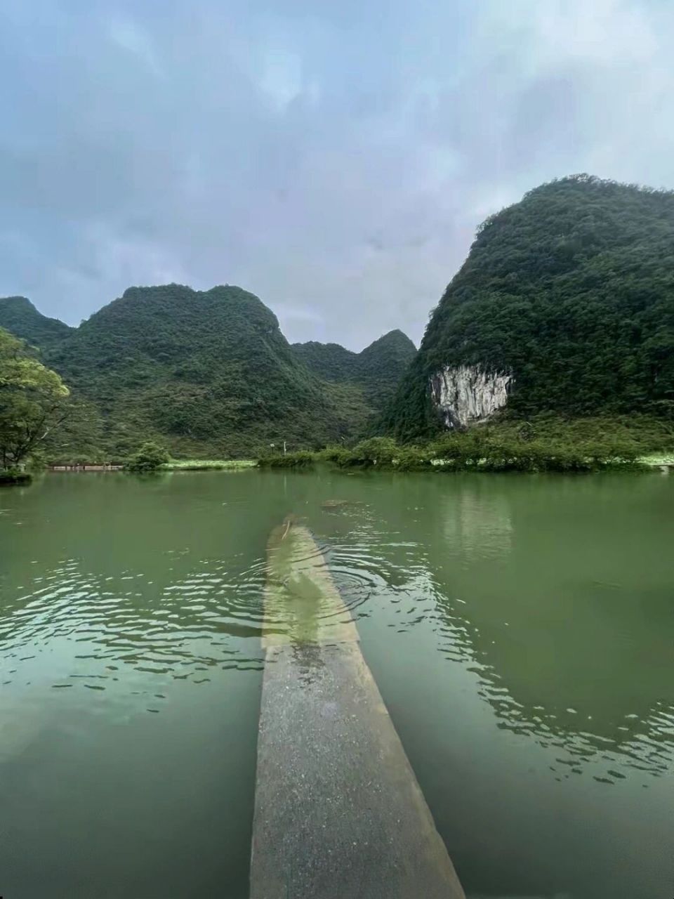 西南三大名泉之一 鹅泉 鹅泉和云南大理的蝴蝶泉,广西桂平西山乳泉