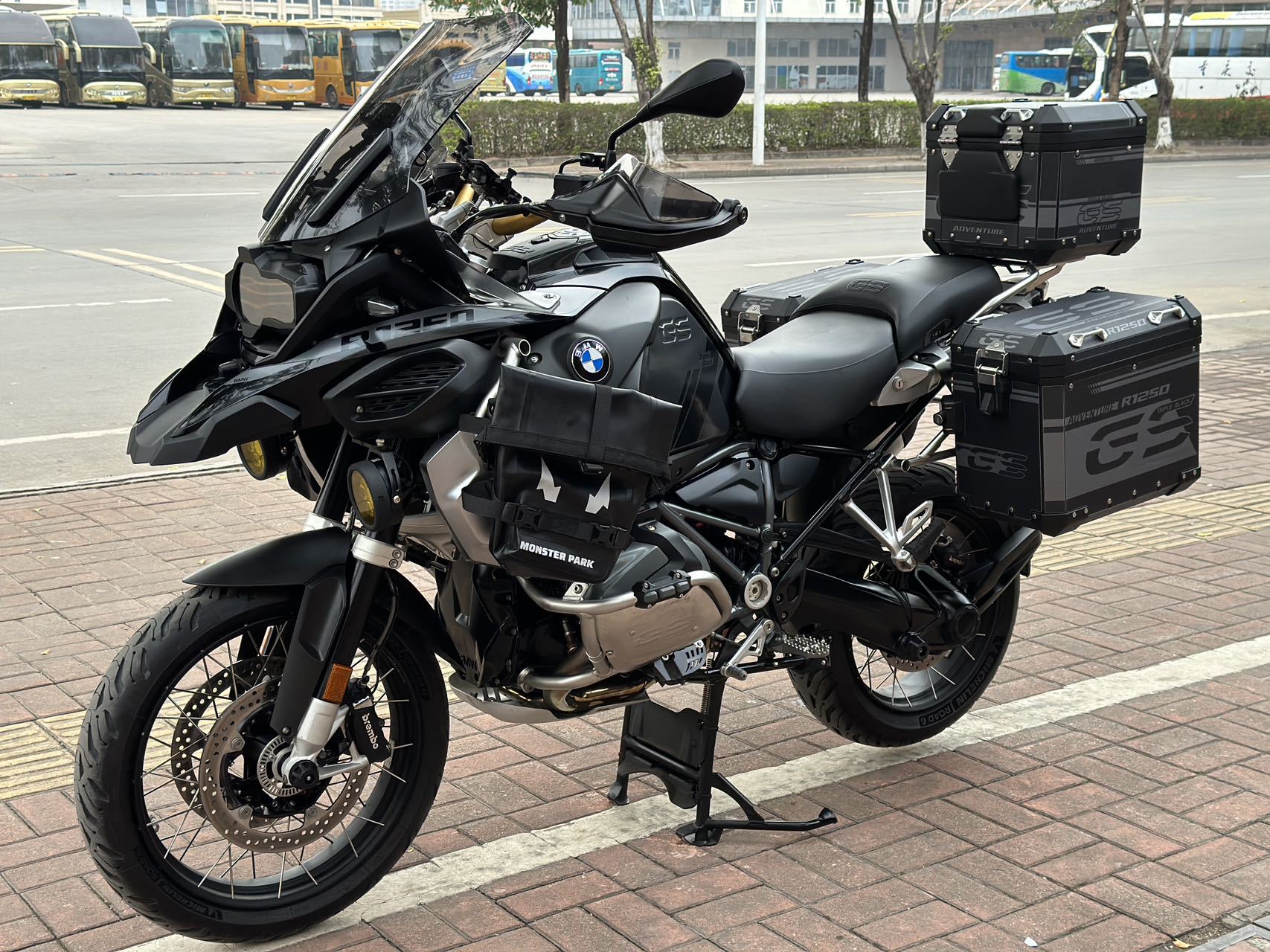 2023年4月上牌大贸宝马r1250gs adv三黑版黑武士标悬,一手户9000多