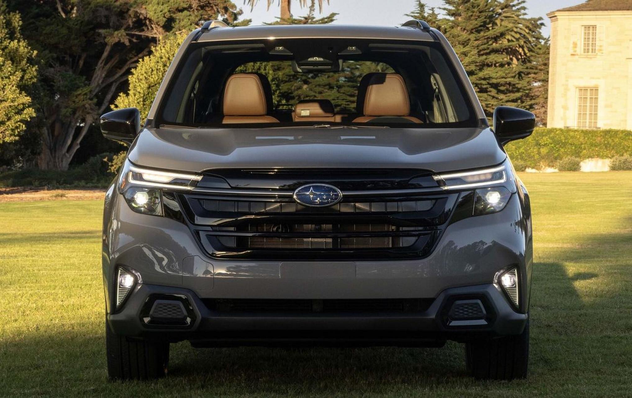 斯巴鲁第六代森林人 外观有点像上一代福特探险者,内饰嘛,还是那么的