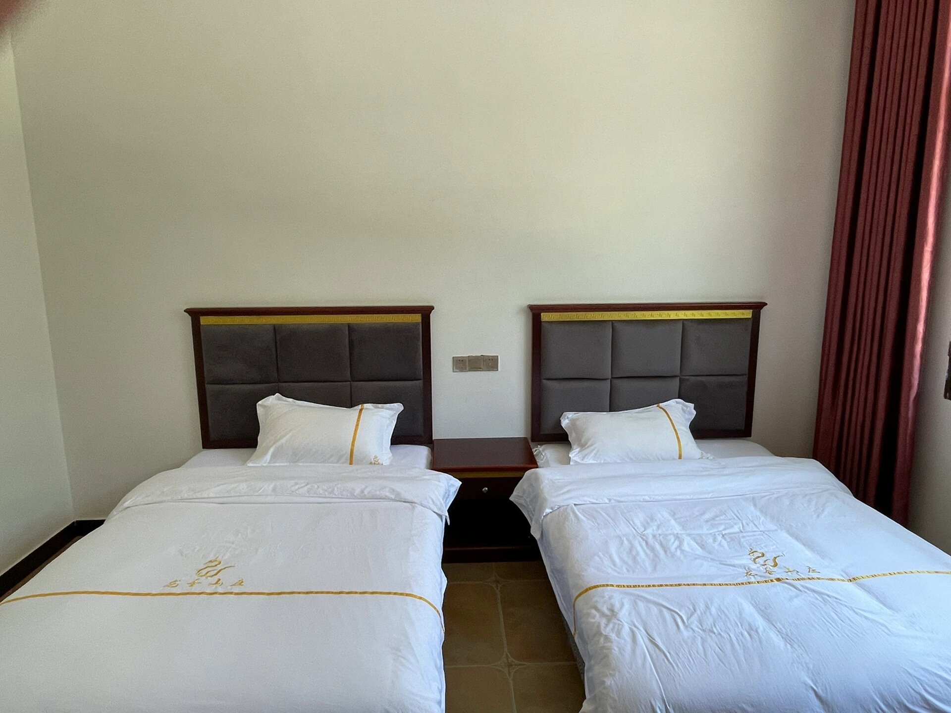 眉山市洪雅县瓦屋山镇,夏季平均气温24摄氏度,气候宜人风景秀丽90 1