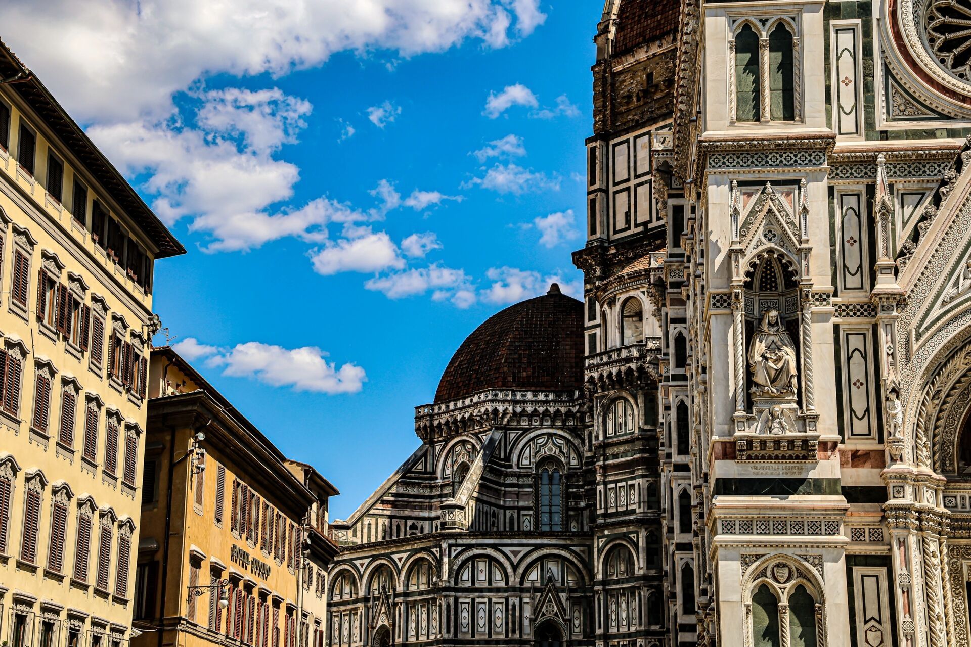 佛罗伦萨   ciao徐志摩笔下的翡冷翠,用查尔斯丁的这句"佛罗伦萨让