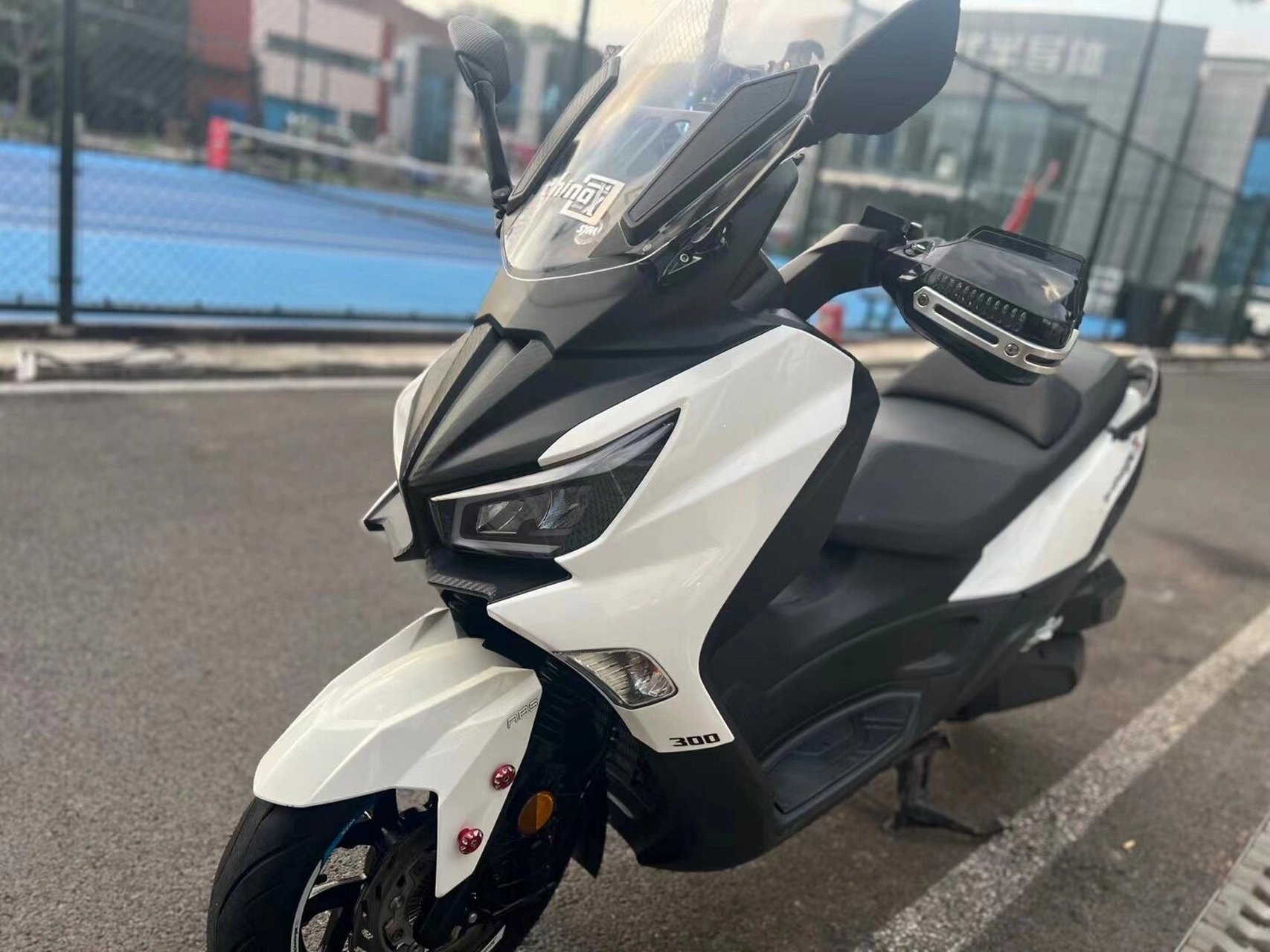 2021年 三阳九妹z300京b公户 2021年 三阳九妹z300京b公户 加装手机