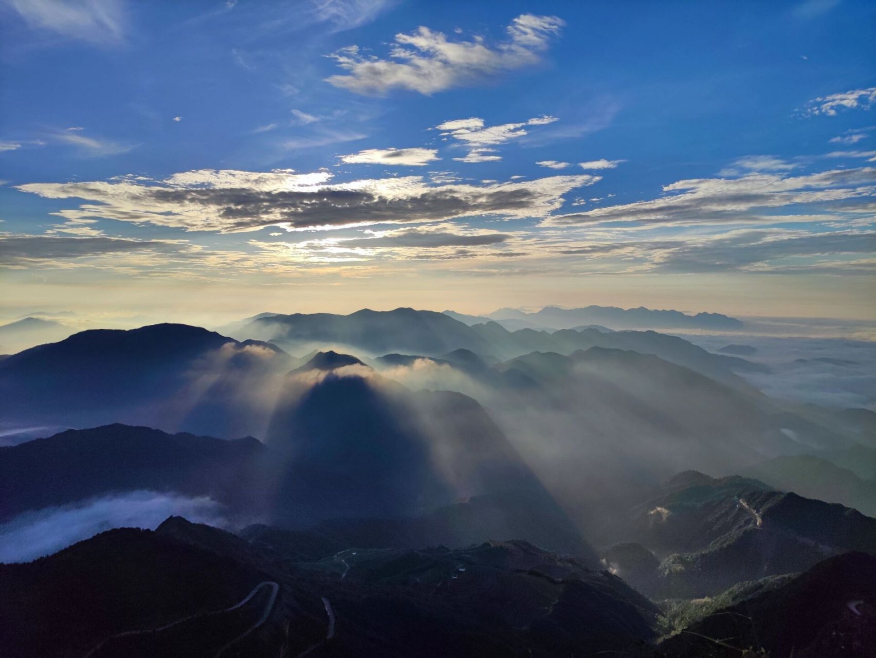 金鸡山日出云海 青田周边游   日出系列 导航:金子山 爬山需要5分钟