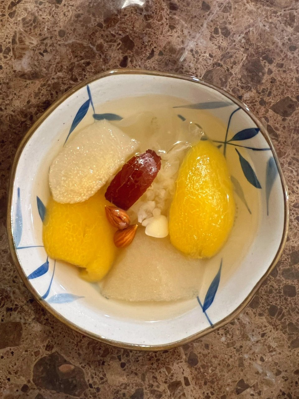 97枇杷: 祛痰止咳,生津润肺,清热健胃的功效,可用于肺热咳嗽引起的