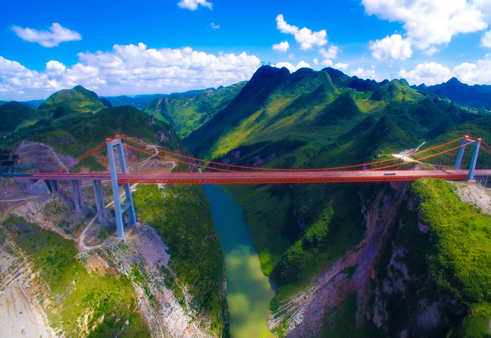 每日一桥# 抵母河大桥是贵州六盘水水城县董地街道的一座悬索桥,位于