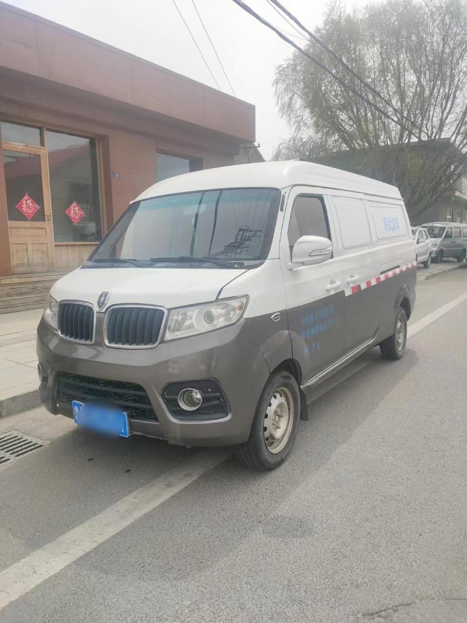 金杯新海狮,2座厢式货车,中面!1.5排量,空调助力电动门窗