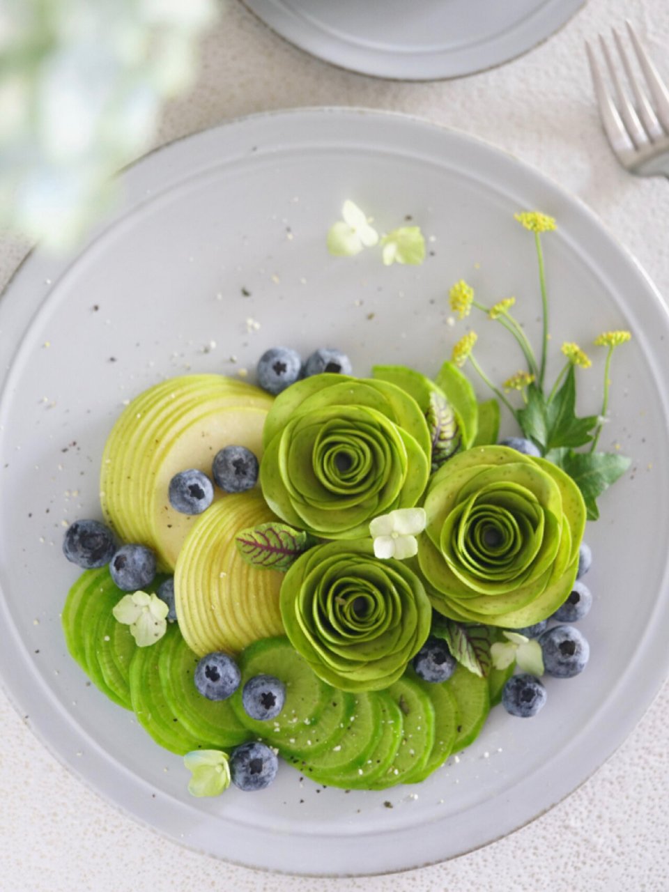 今日份|冬之浪漫|牛油果05水果拼盘 一整晚的大风大雨,瞬间降了温