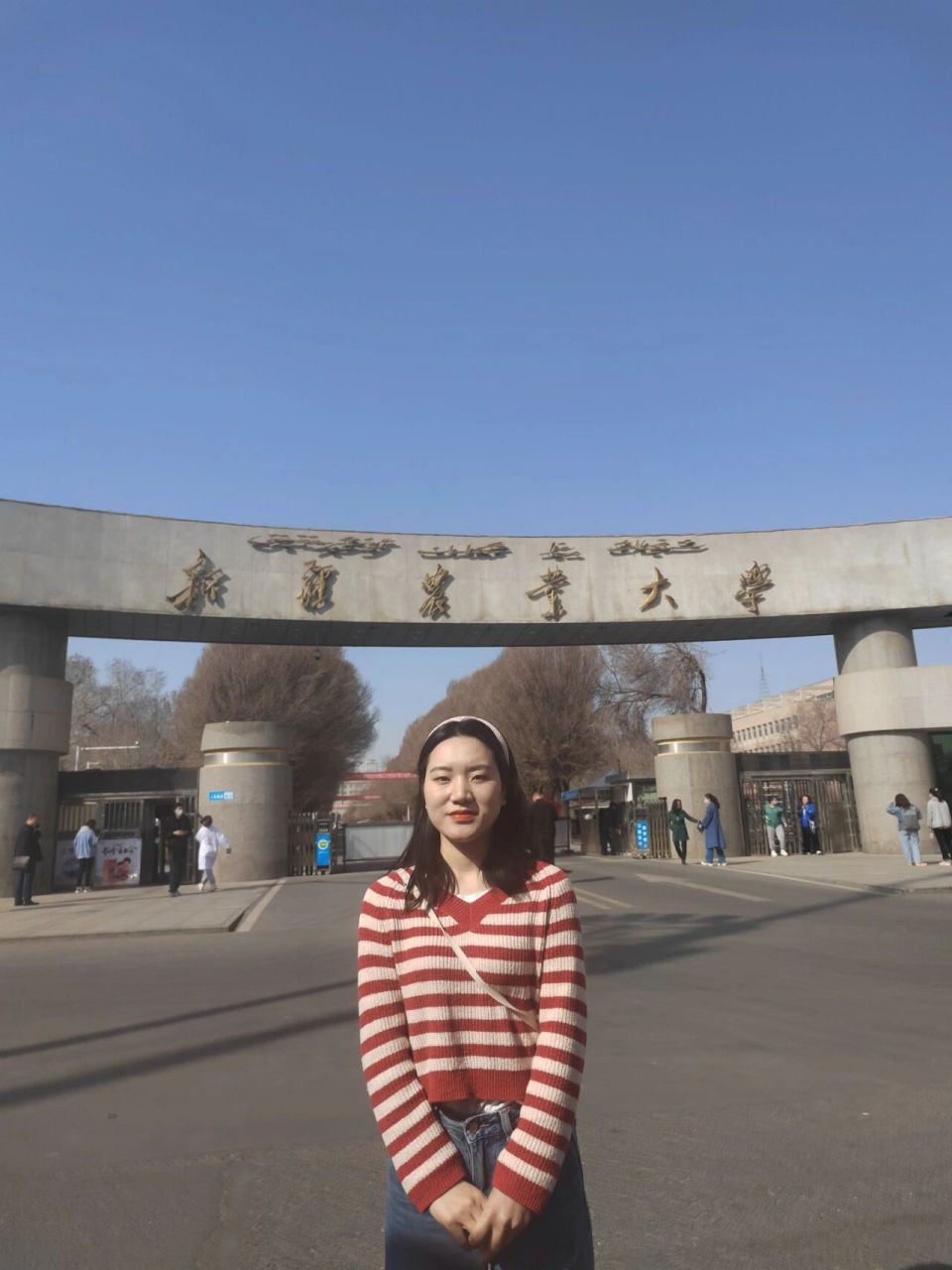 到新疆农业大学了 就在校门口晃悠了一会,就走了,明天再进去吧