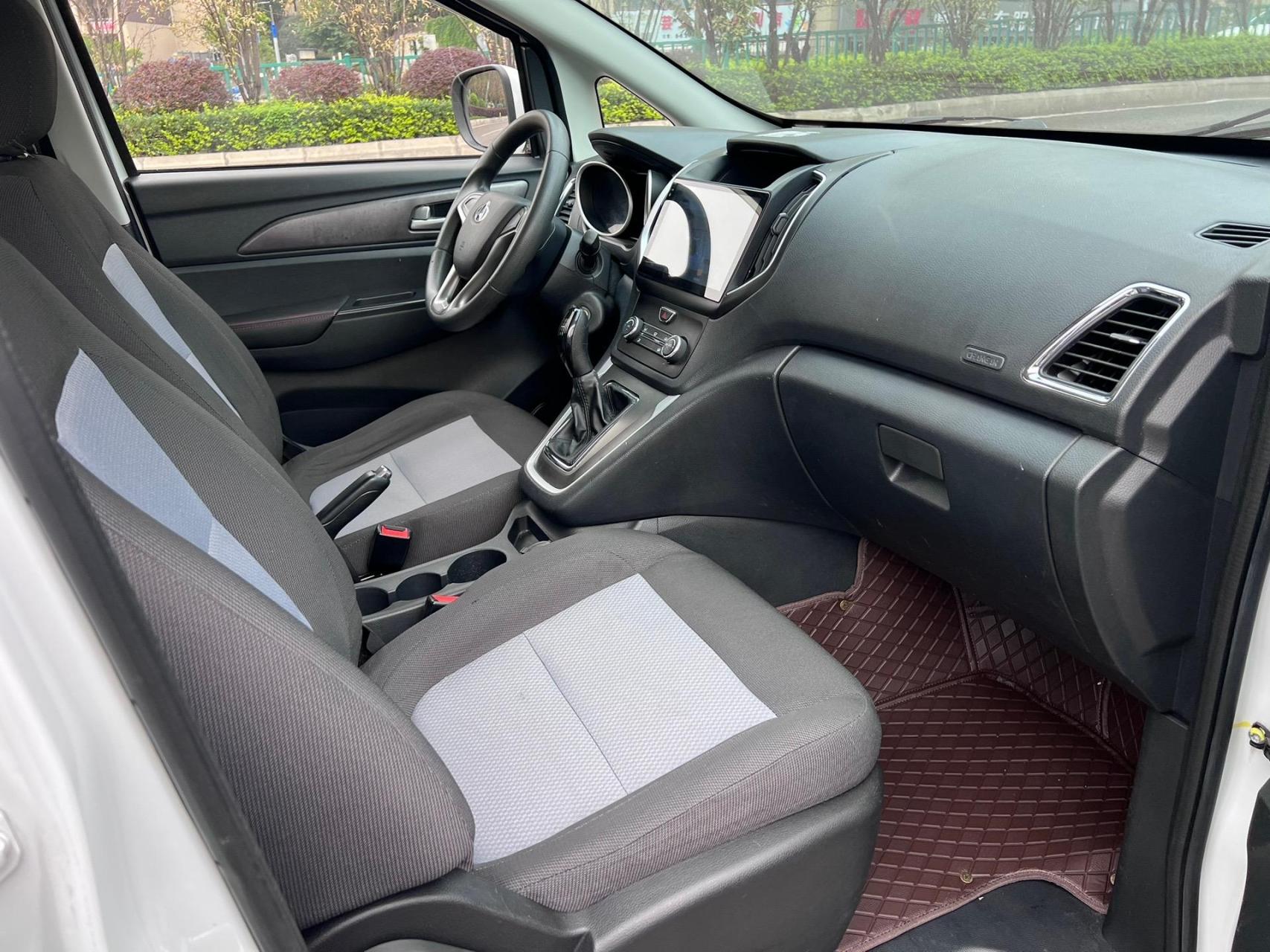 五座长安睿行s50v,1.5l排量