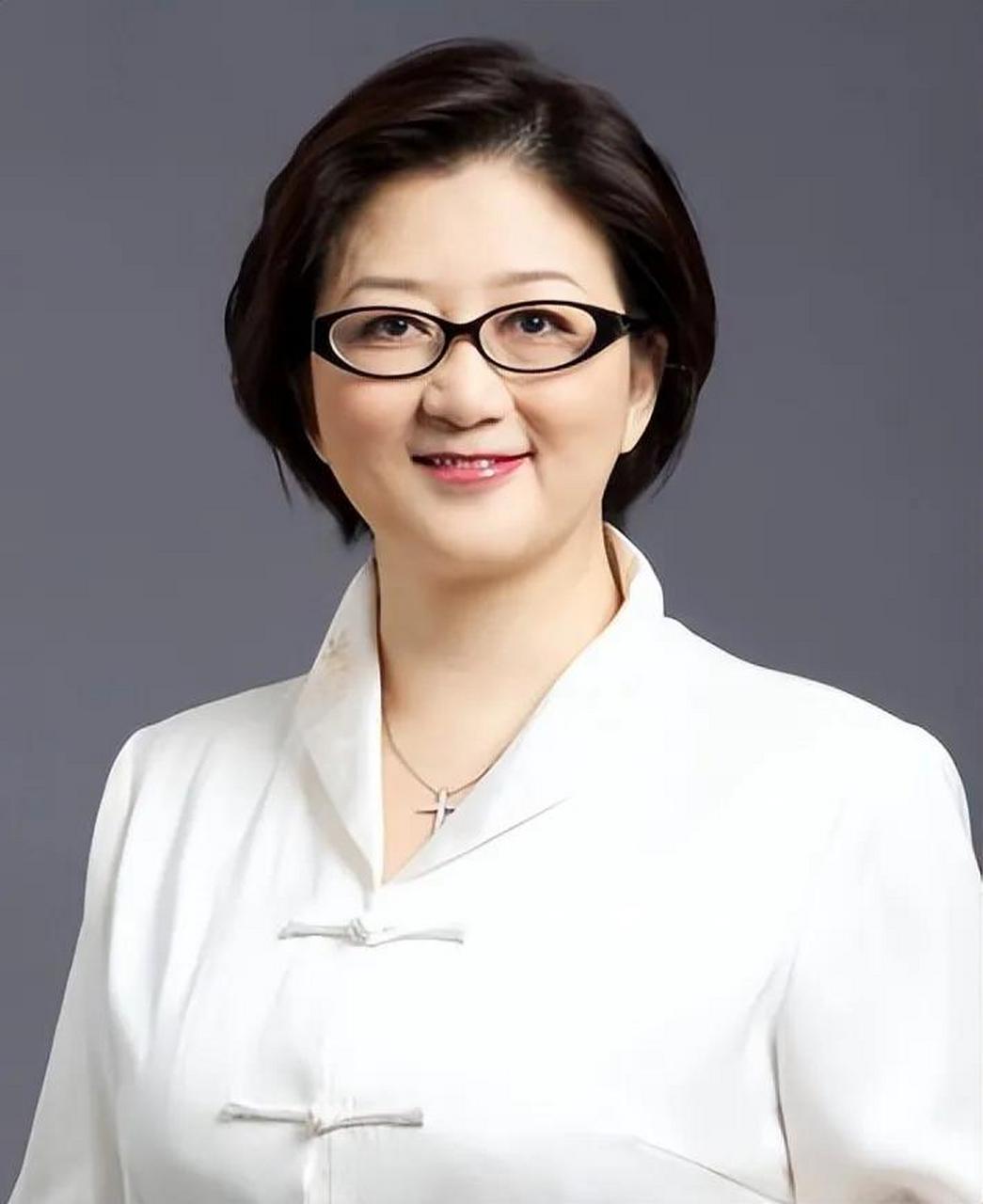 中国台湾资深媒体人陈凤馨,也收到了mate 60pro,而这也是神秘人送出的