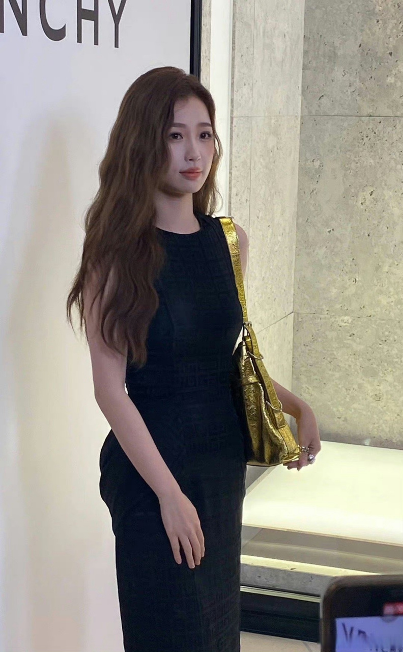 虞书欣生图v s精修 差别不大啊 好美