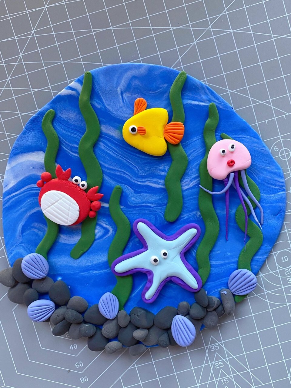 粘土 海底世界 粘土的海底世界,还差一些珊瑚和贝壳.