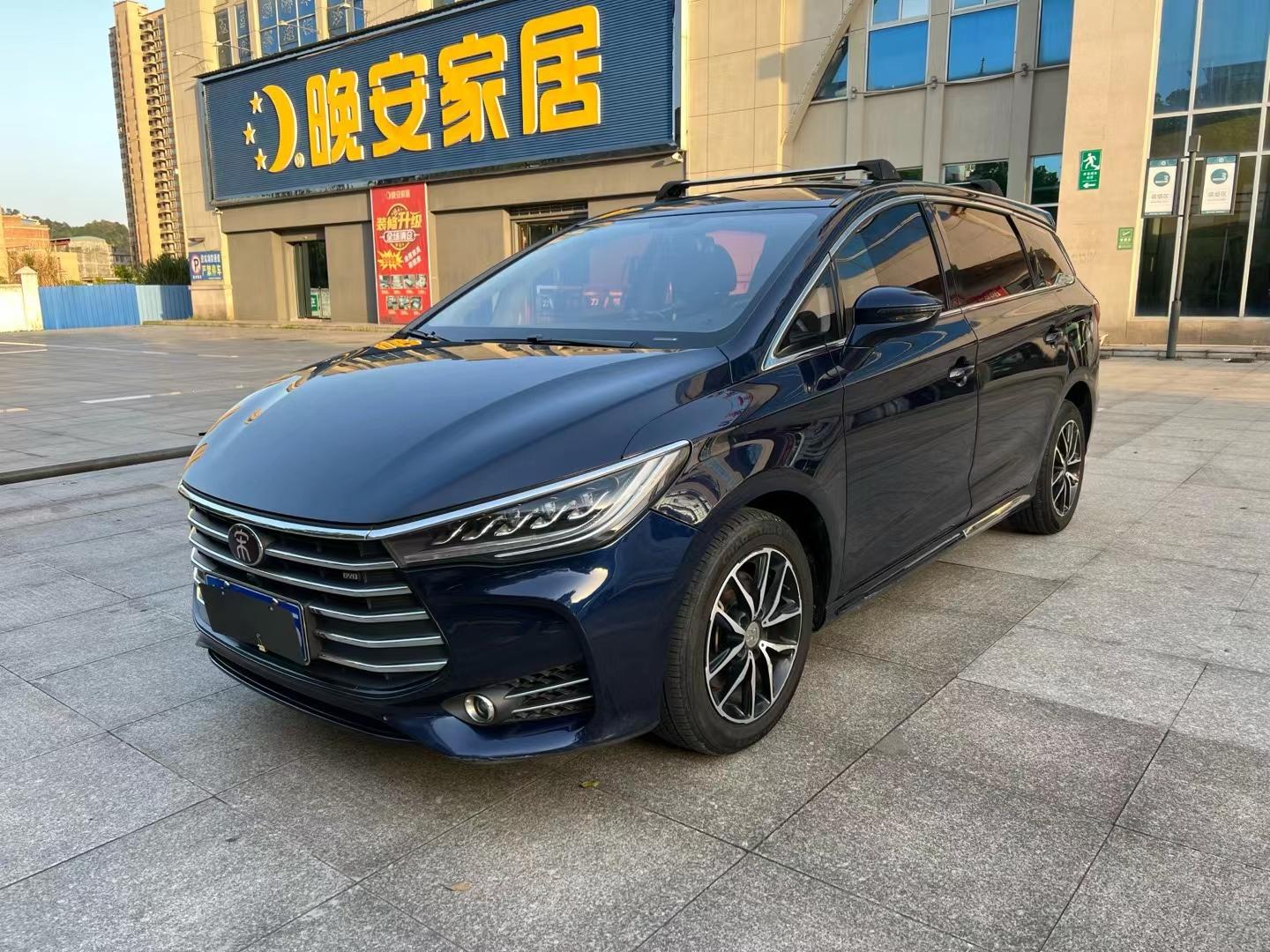 98万 18年5月比亚迪宋max手动挡1