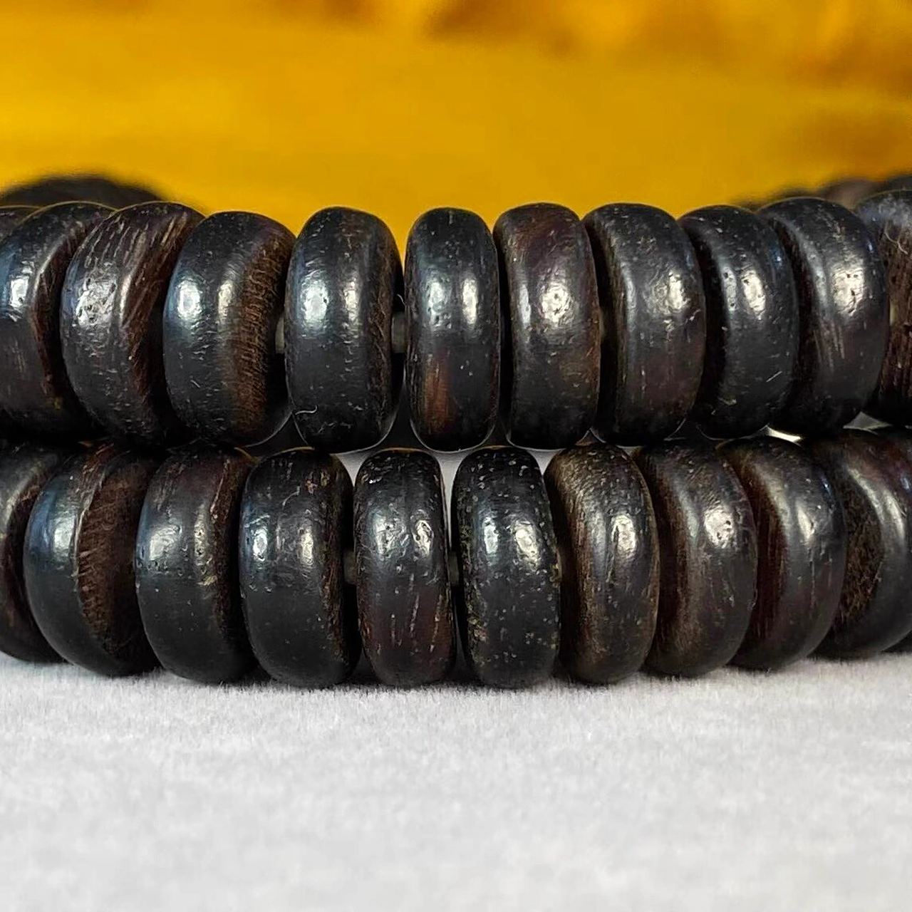 藏传念珠藏式片装小叶紫檀 【尺寸】直径约10.5毫米,厚约4毫米,108颗.