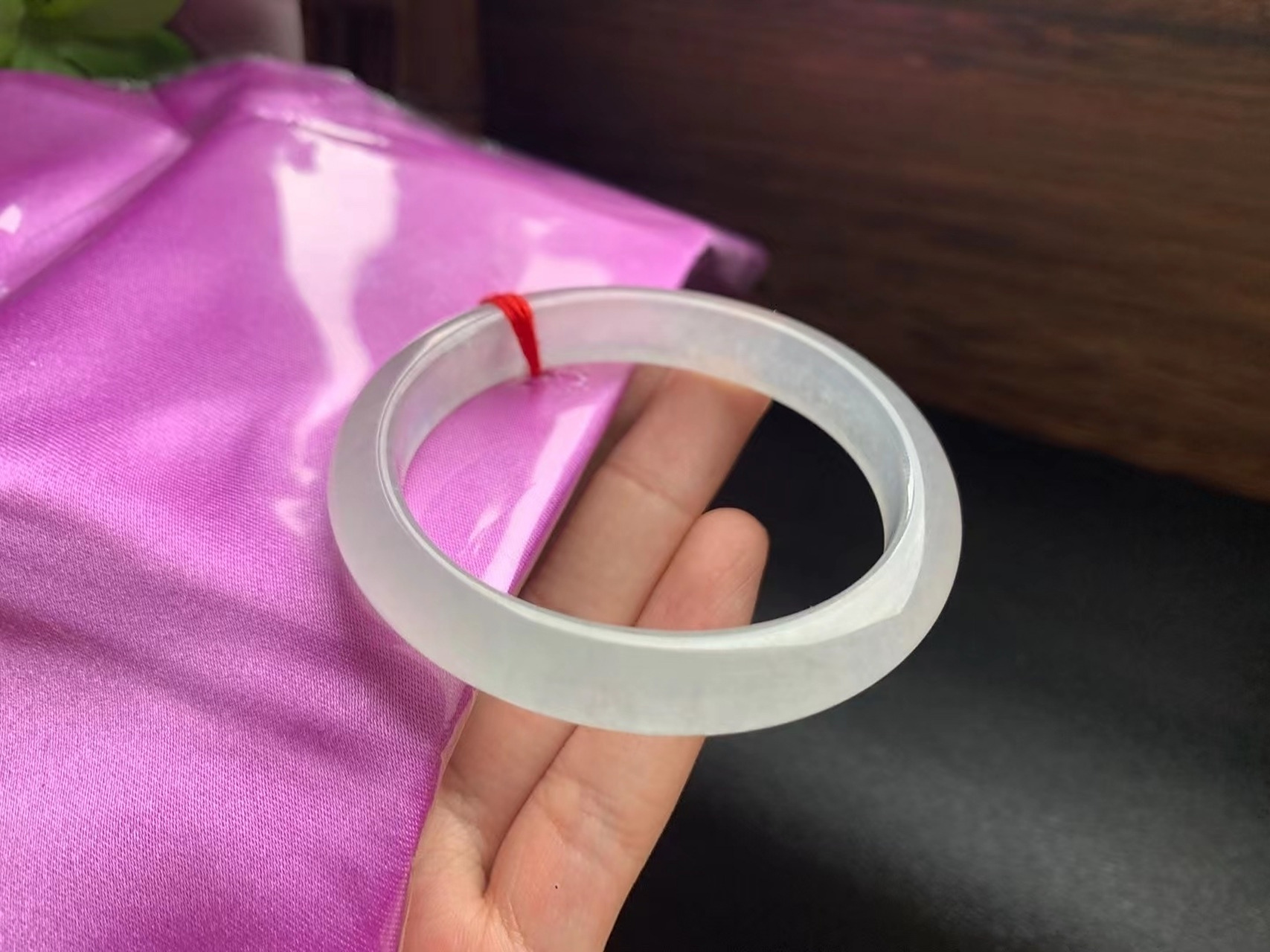 90一万多 白冰贵妃翡翠手镯 尺寸:51.3-45-9.8-7 你们要的白月光!