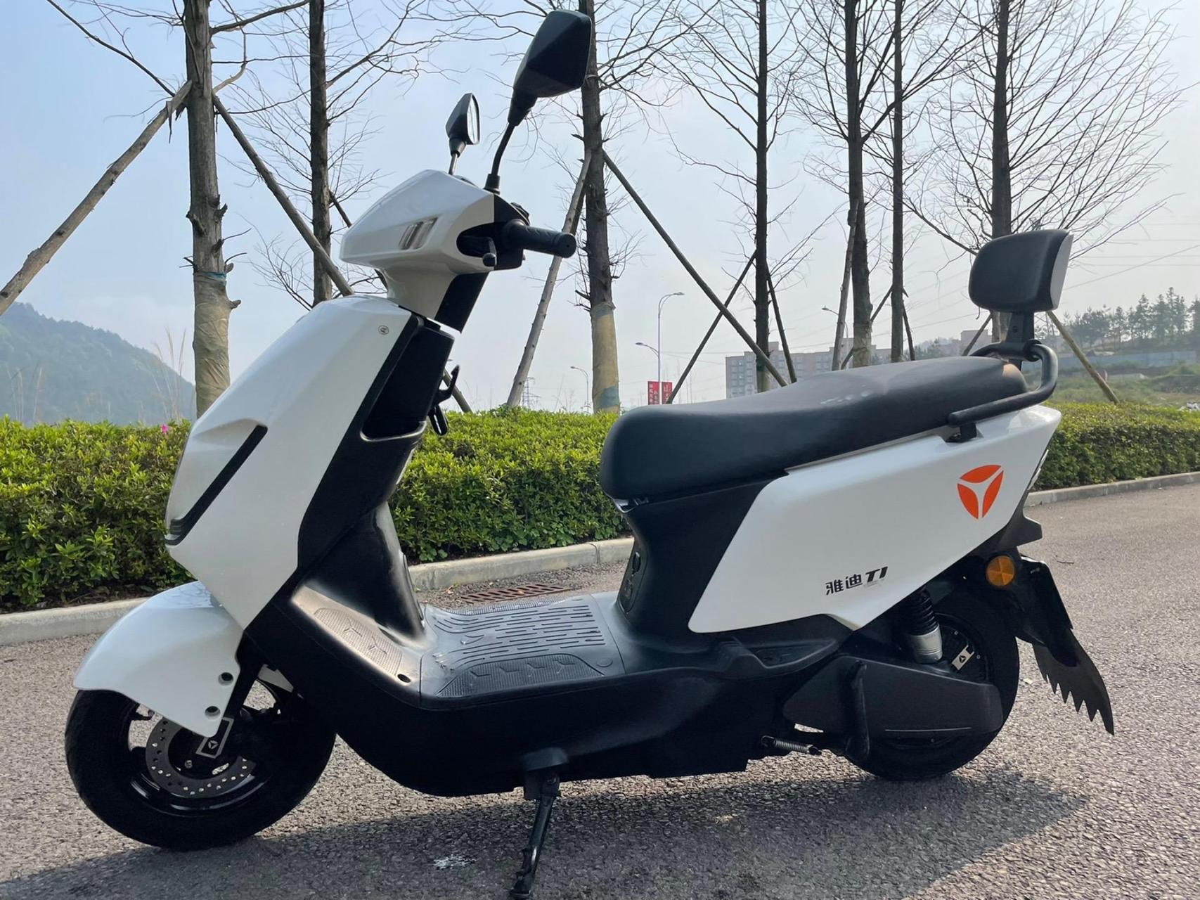 准新雅迪冠能t1,前后碟刹动力大,72v38a雅迪原装石墨烯电池,续航120