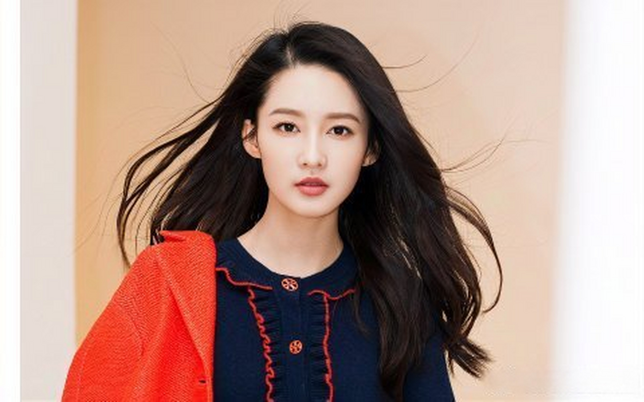 这篇视频很有意思《李沁的侧颜,赵丽颖的侧颜,热巴的侧颜看到宋茜