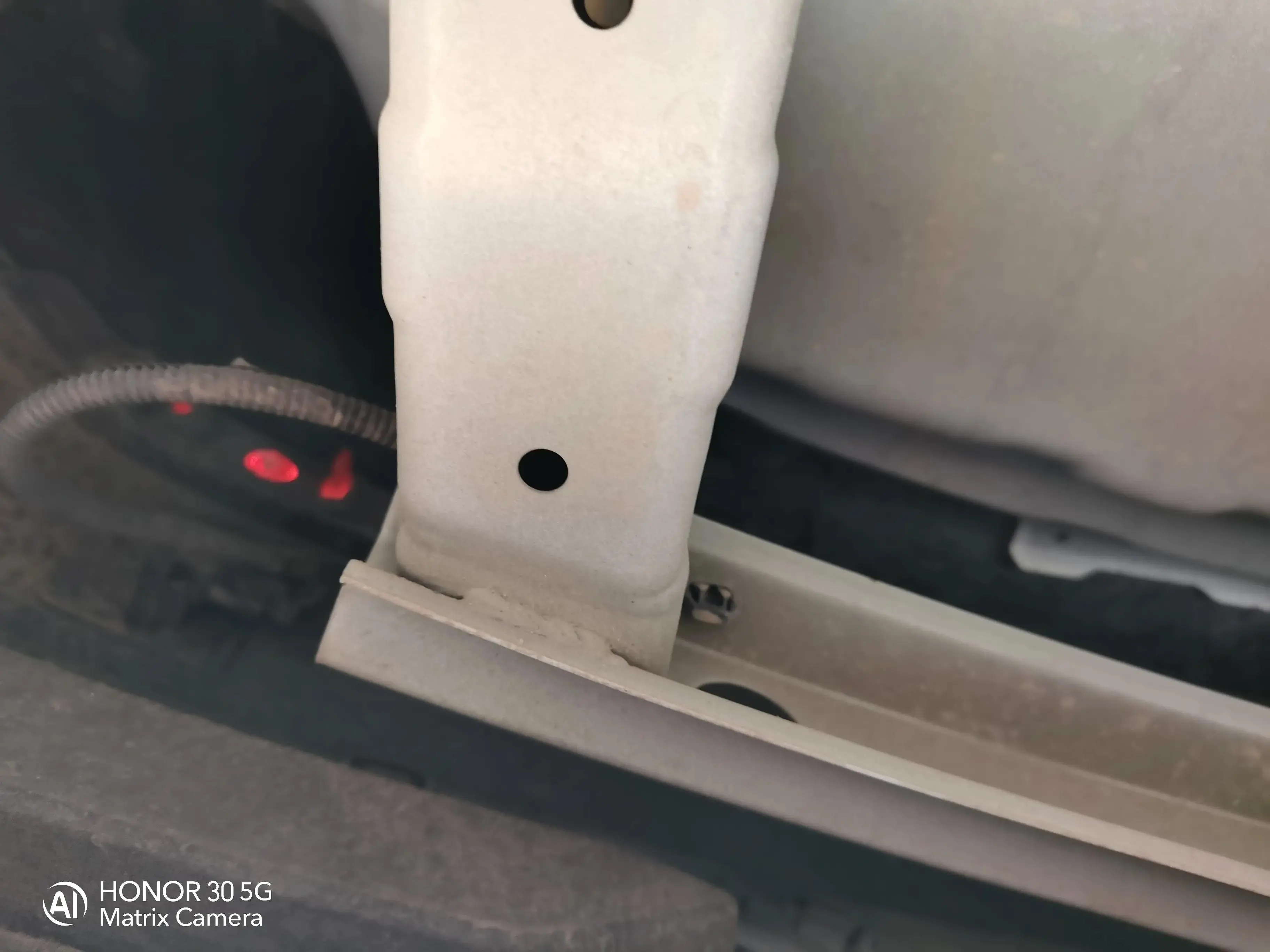 帝豪后防撞梁实拍