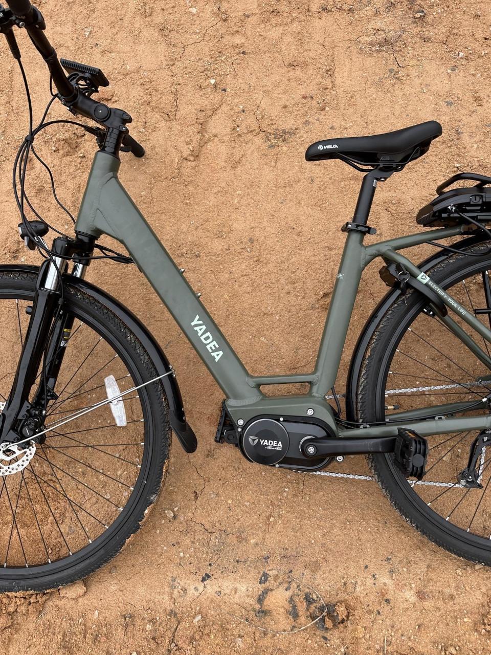 雅迪700c电助力自行车城市长途旅行车弯梁低夸助力续航100km以上27寸