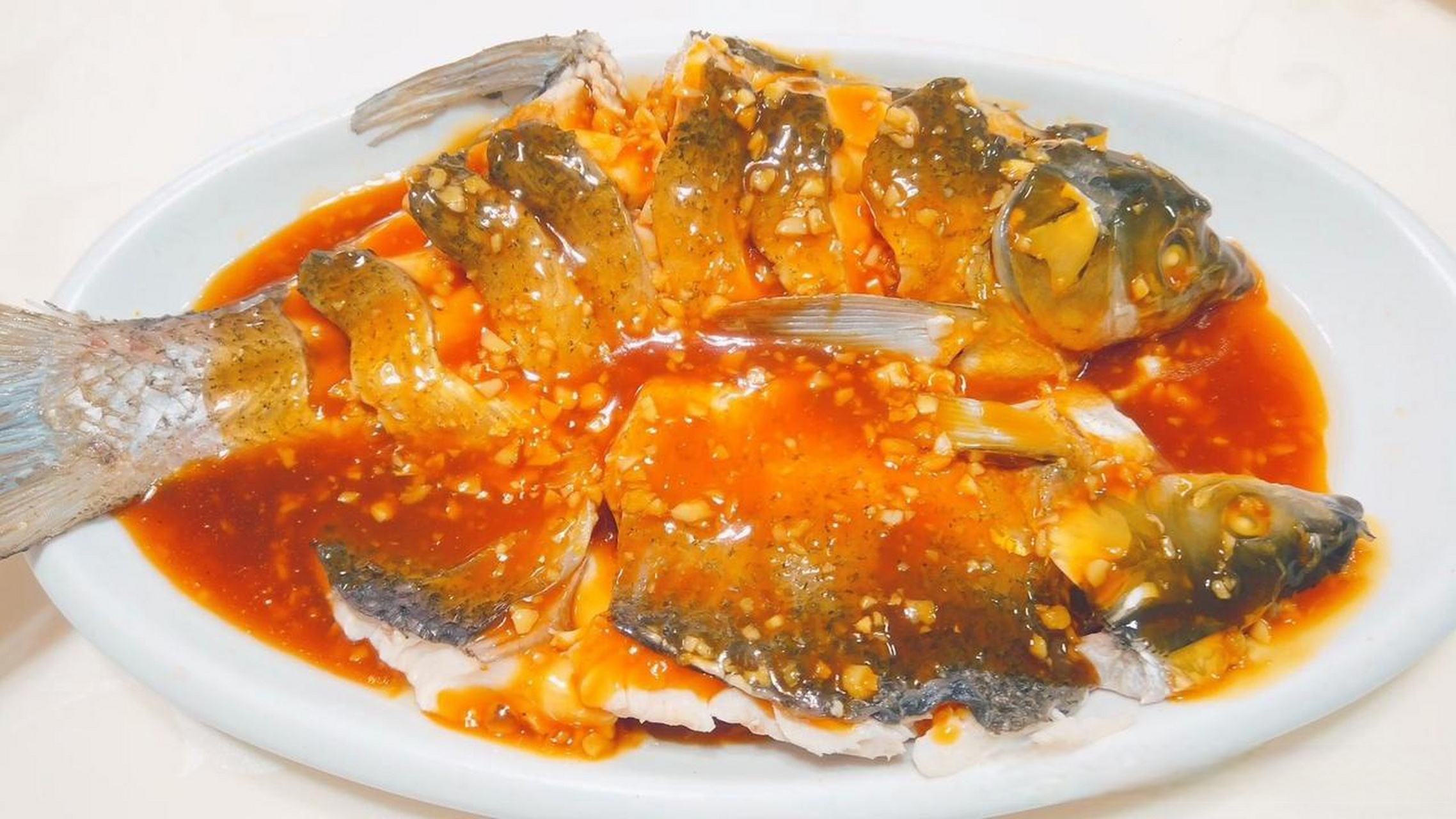 浙江代表性美食:西湖醋鱼   西湖醋鱼是浙江省杭州市的传统名菜之一