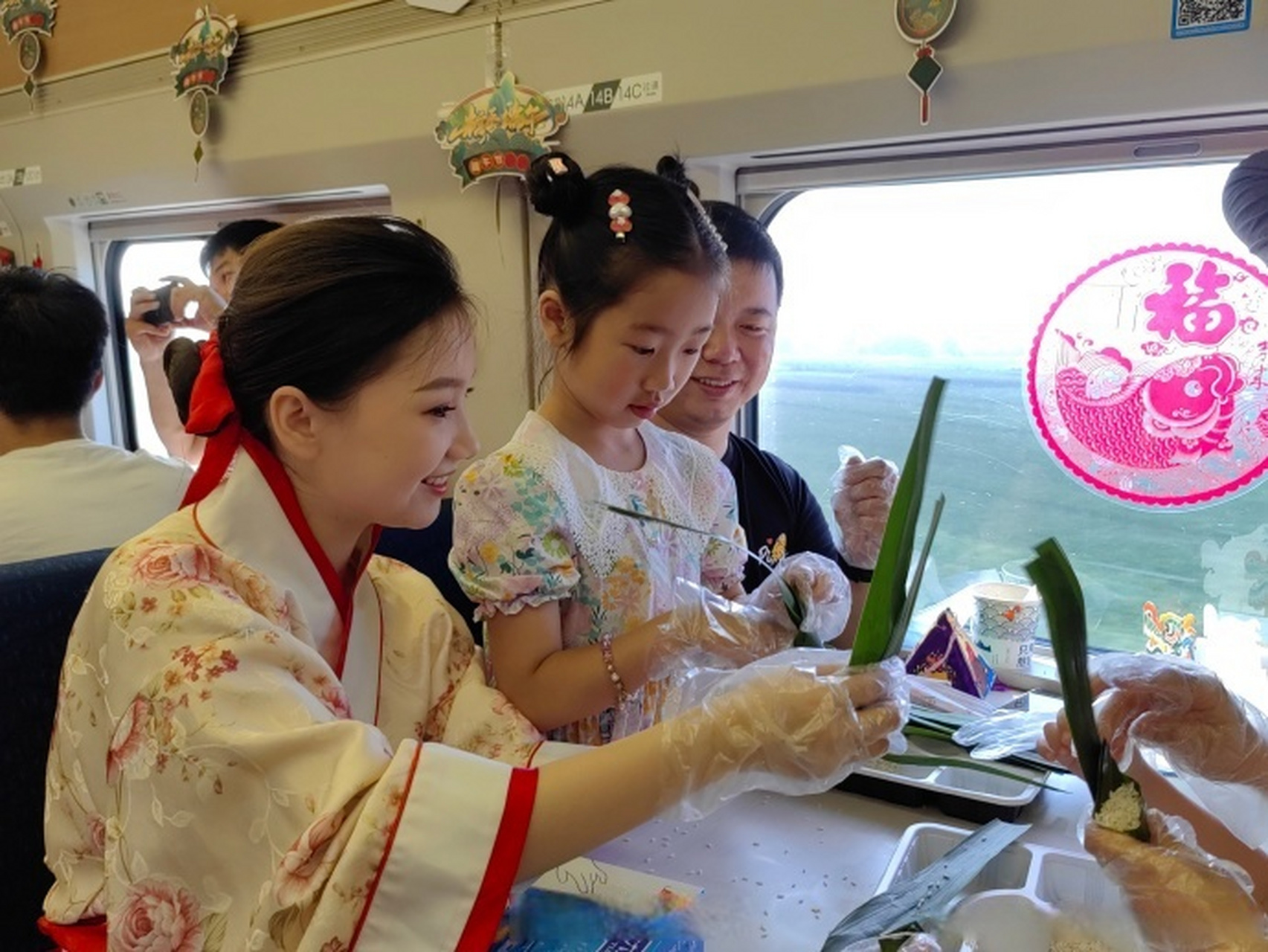2023我好粽意你#【武汉客运段:"粽"享端午,让旅客出行体验更美好】
