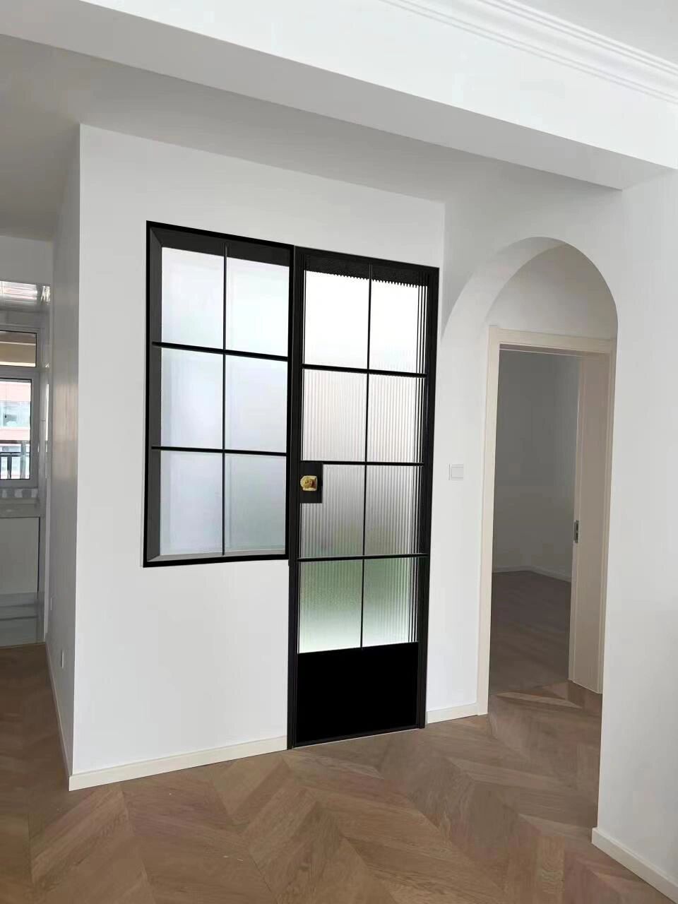 卫生间门,选白色还是黑色 做了一个黑色的效果图,自己想象白色的,哪个