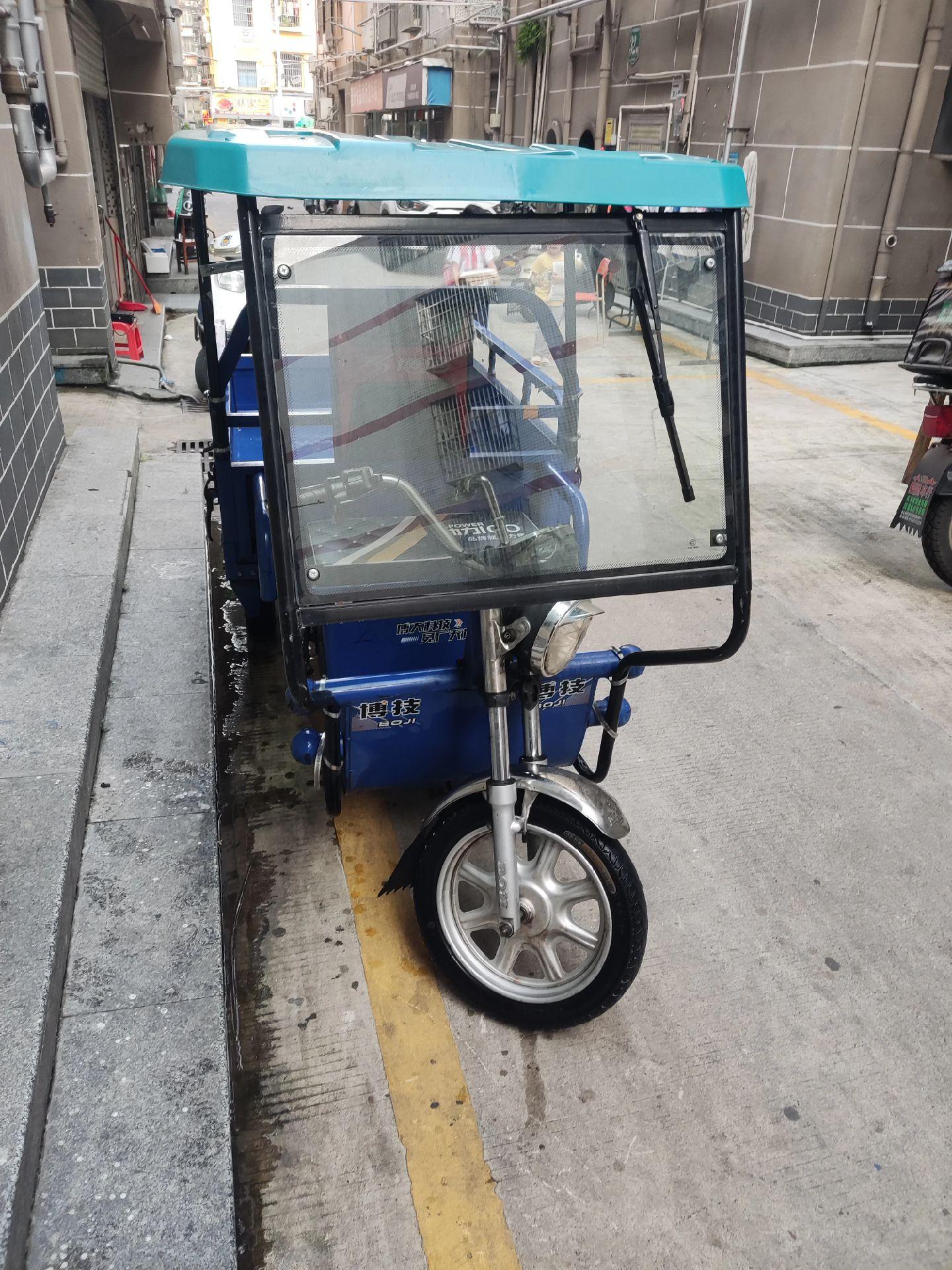 博技大三轮车,车厢长度一米五,宽度一米.